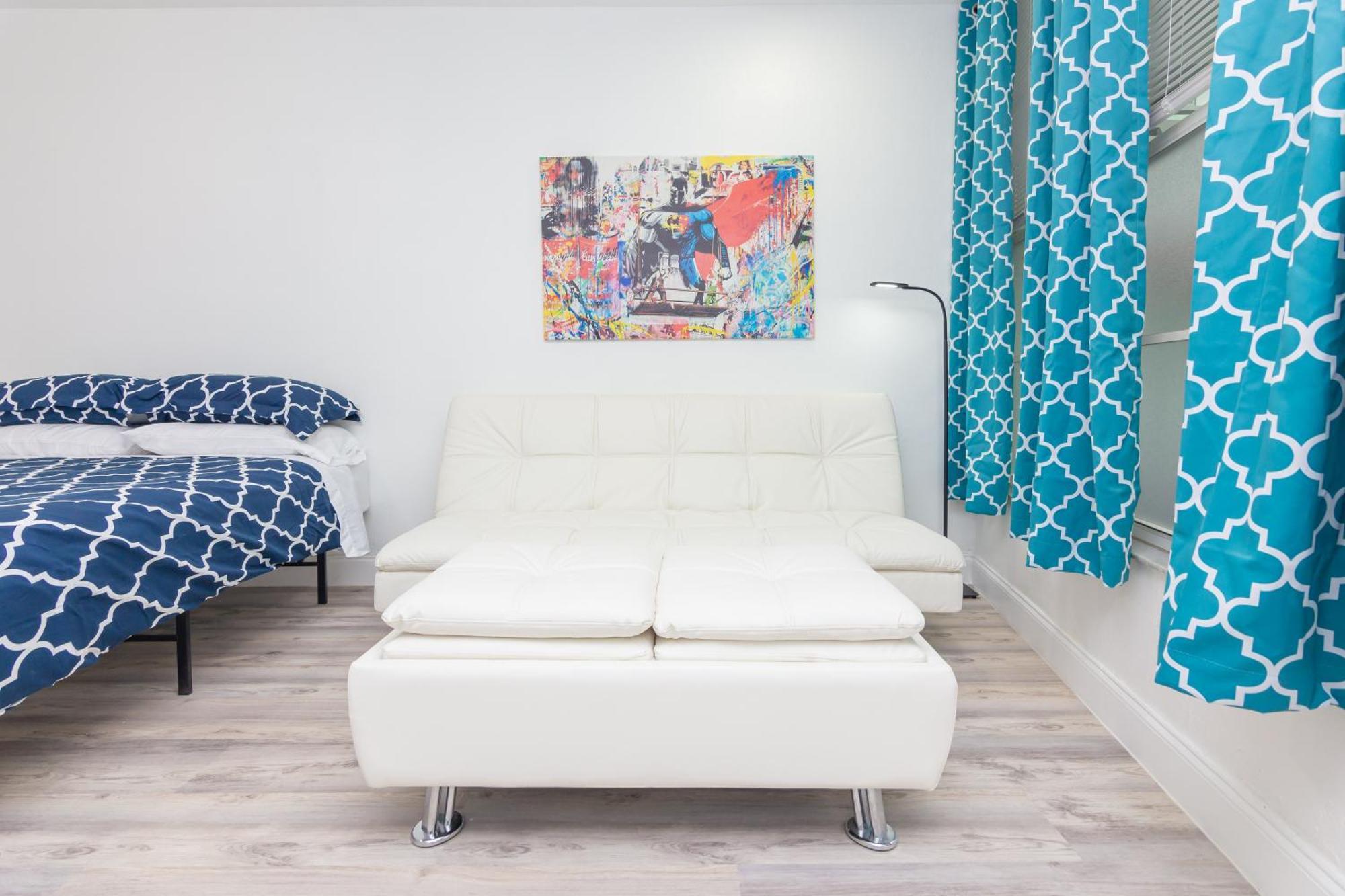 Apartment Ocean Drive Deco W/2 Queen Beds, Steps 2