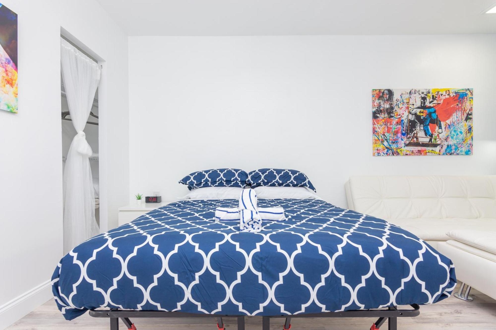 Ocean Drive Deco W/2 Queen Beds, Steps 2 * Miami Beach