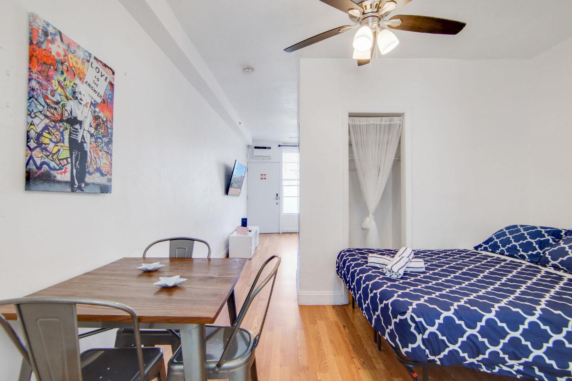Stylish Ocean Dr W/ 2 Queen Beds, Across Miami Beach