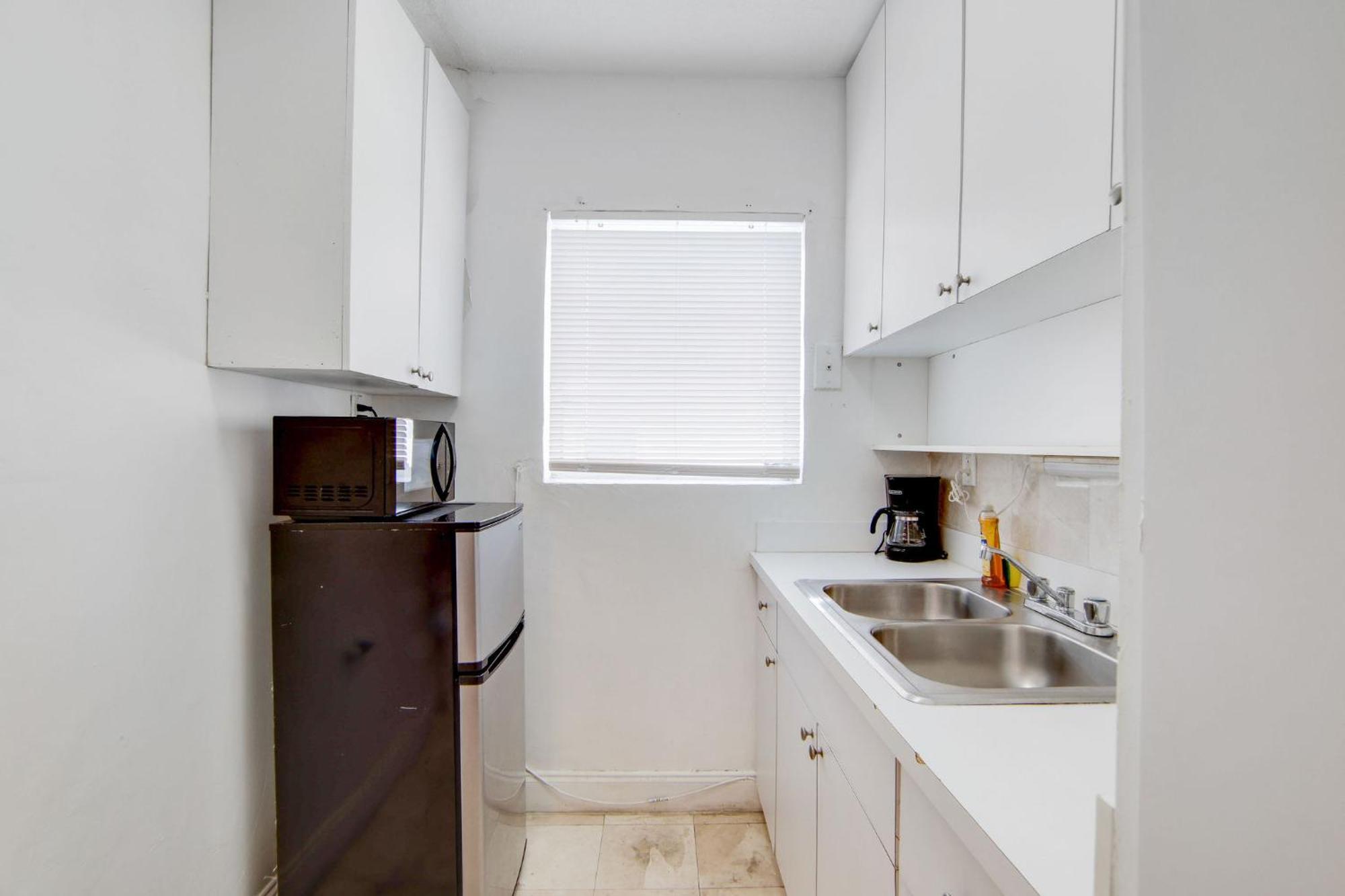 Apartment Stylish Ocean Dr W/ 2 Queen Beds, Across