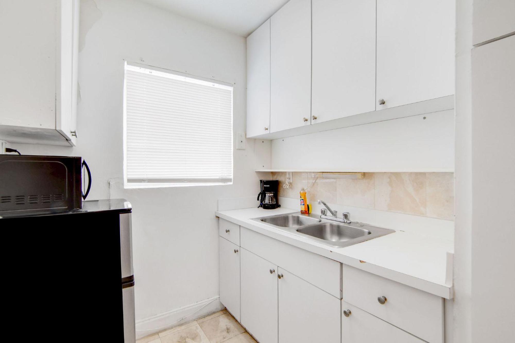 Stylish Ocean Dr W/ 2 Queen Beds, Across Apartment *