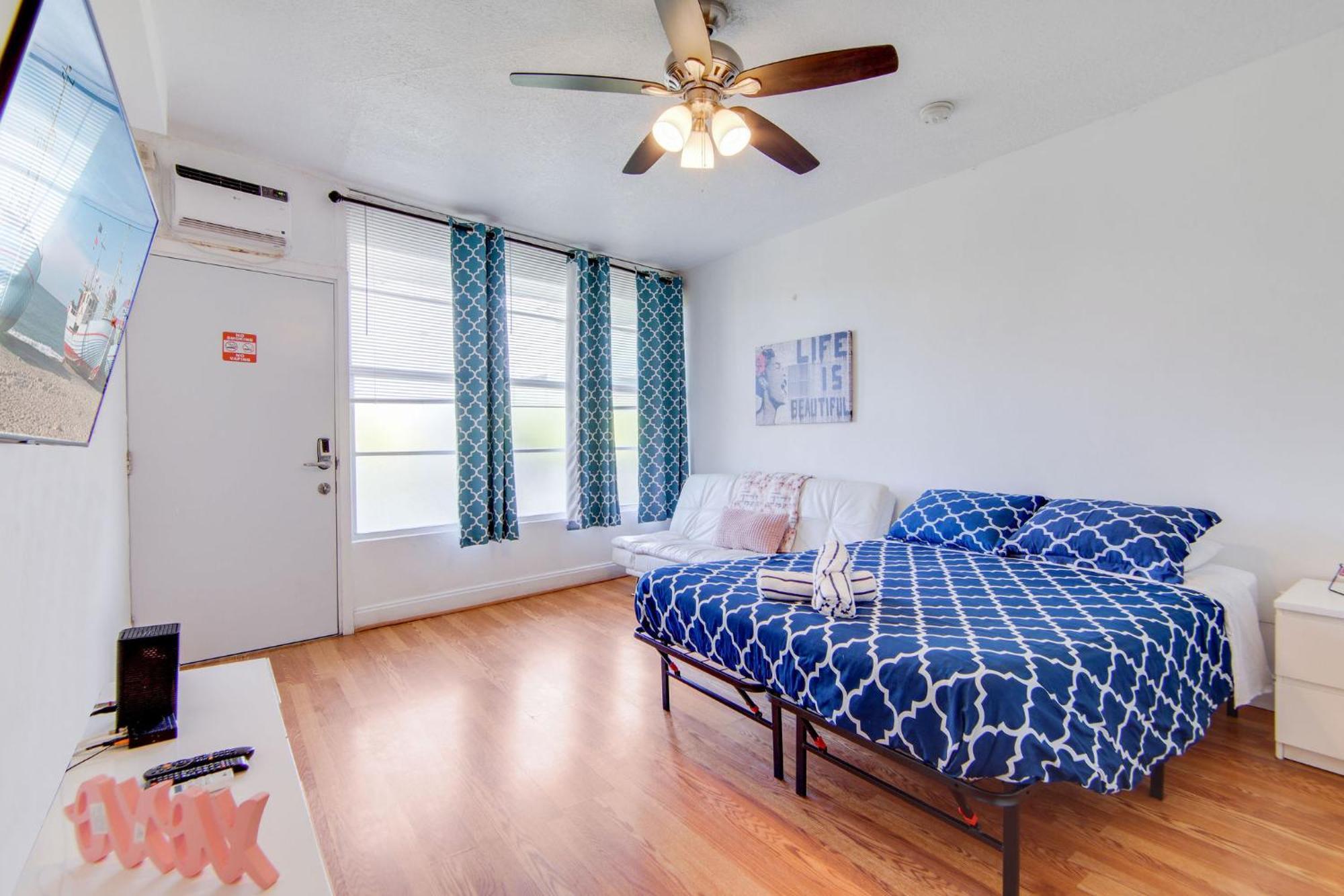 Apartment Stylish Ocean Dr W/ 2 Queen Beds, Across *