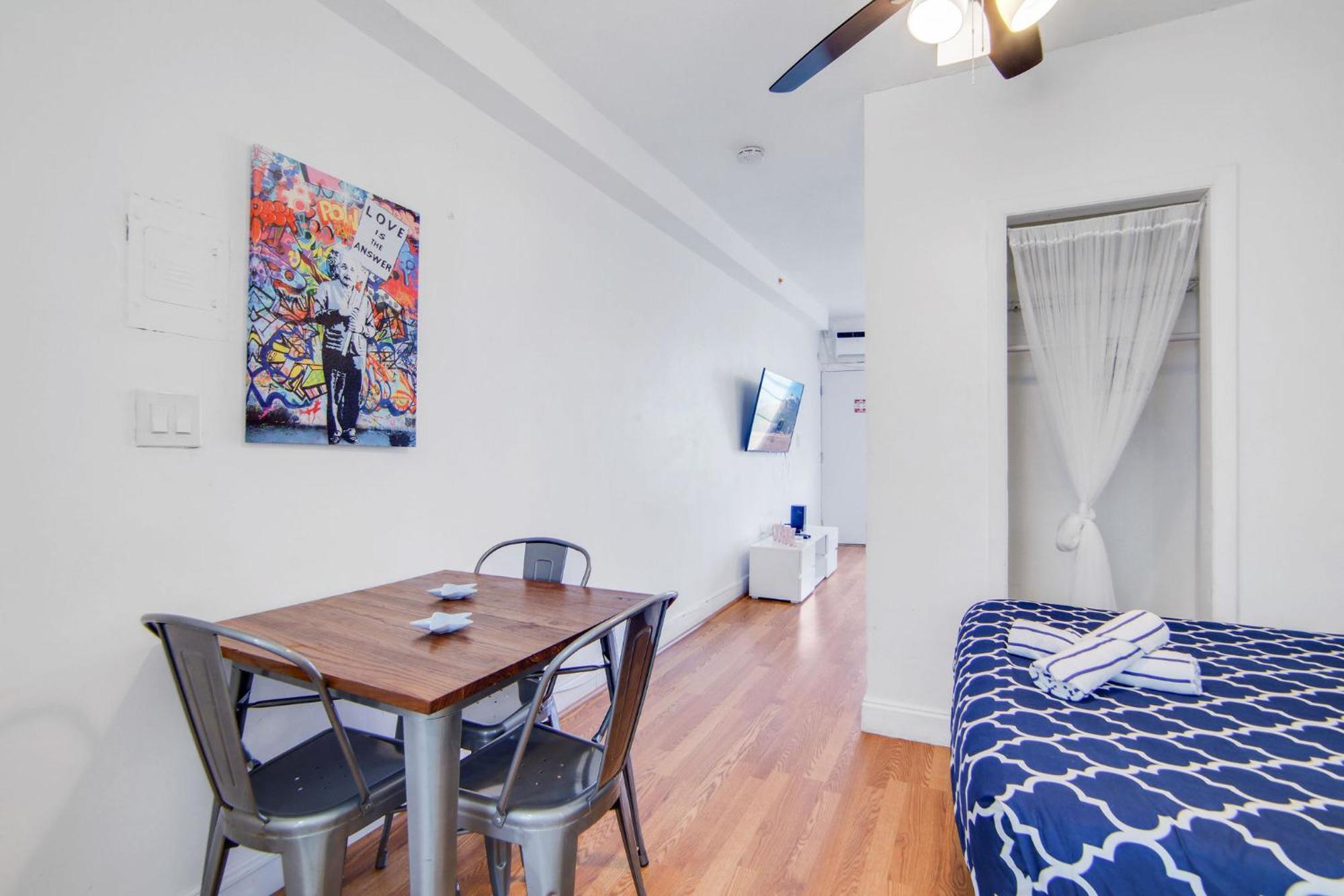 Stylish Ocean Dr W/ 2 Queen Beds, Across Miami Beach