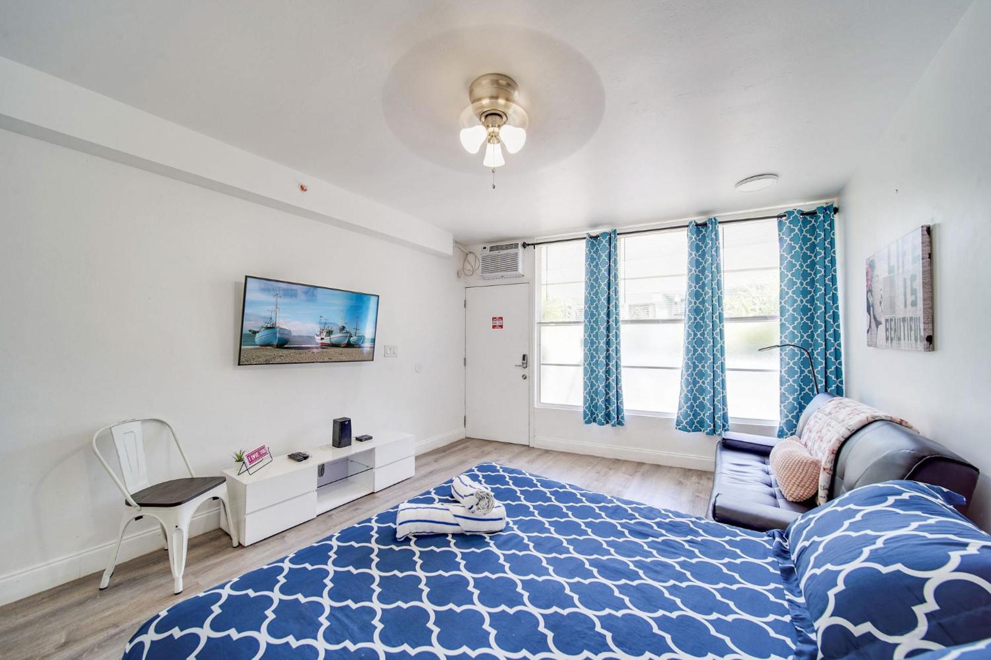 Fresh Ocean Dr, W/2 Queen Beds-steps 2 Apartment *