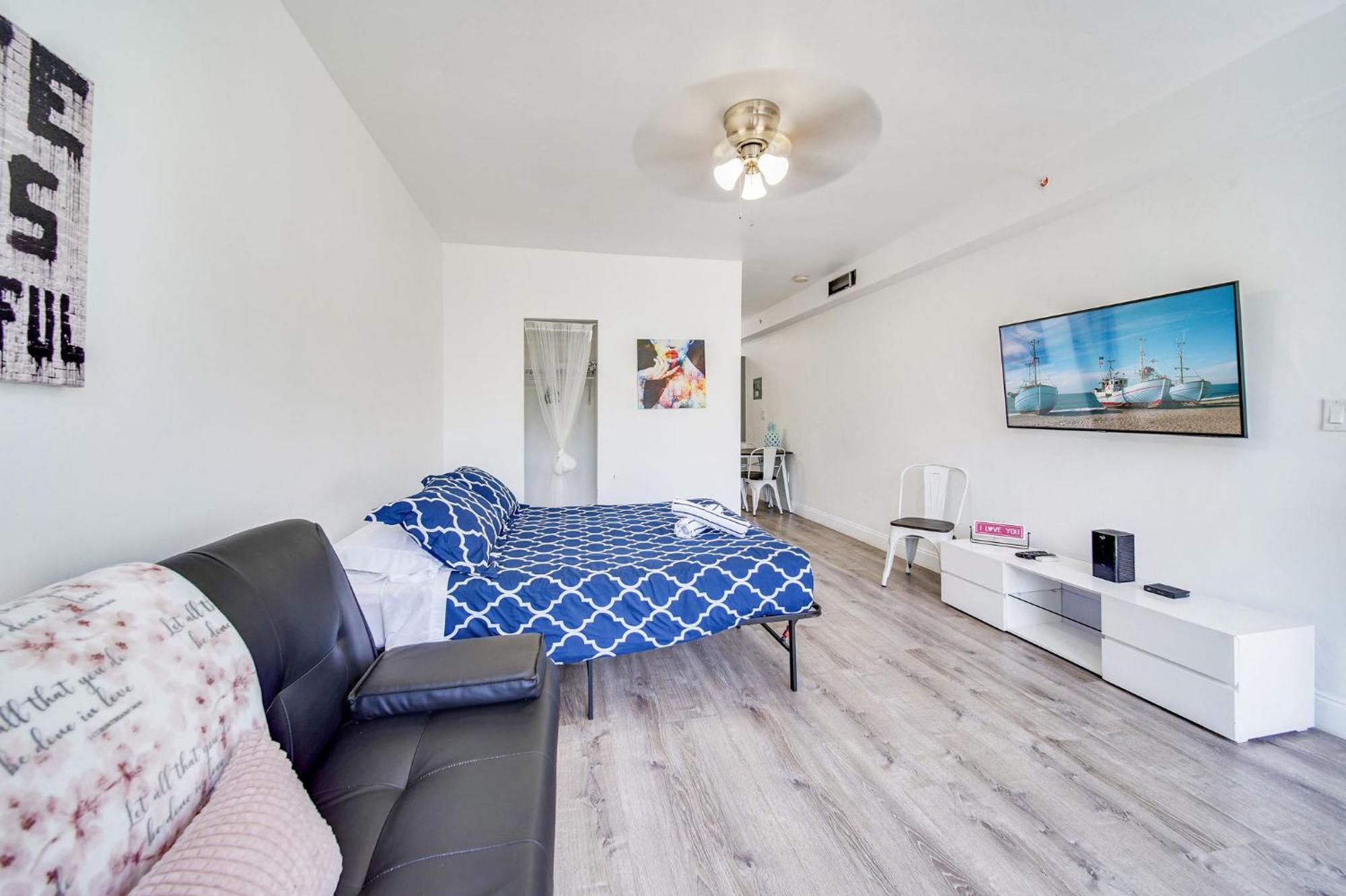 Fresh Ocean Dr, W/2 Queen Beds-steps 2 Apartment