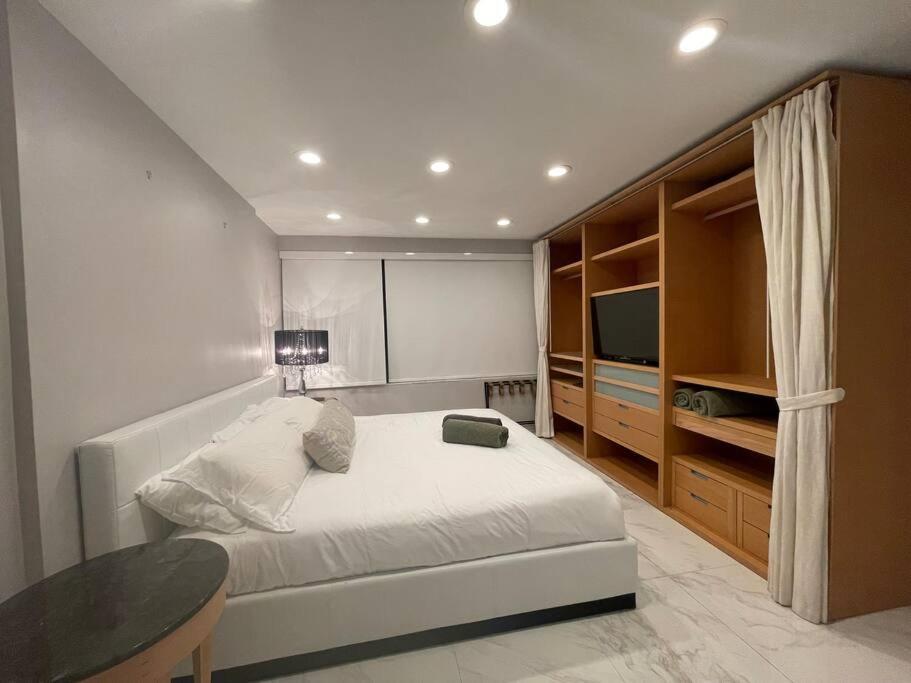 Ocean Front 2 Bedroom And 2 Bathroom At The Alexander * Miami Beach