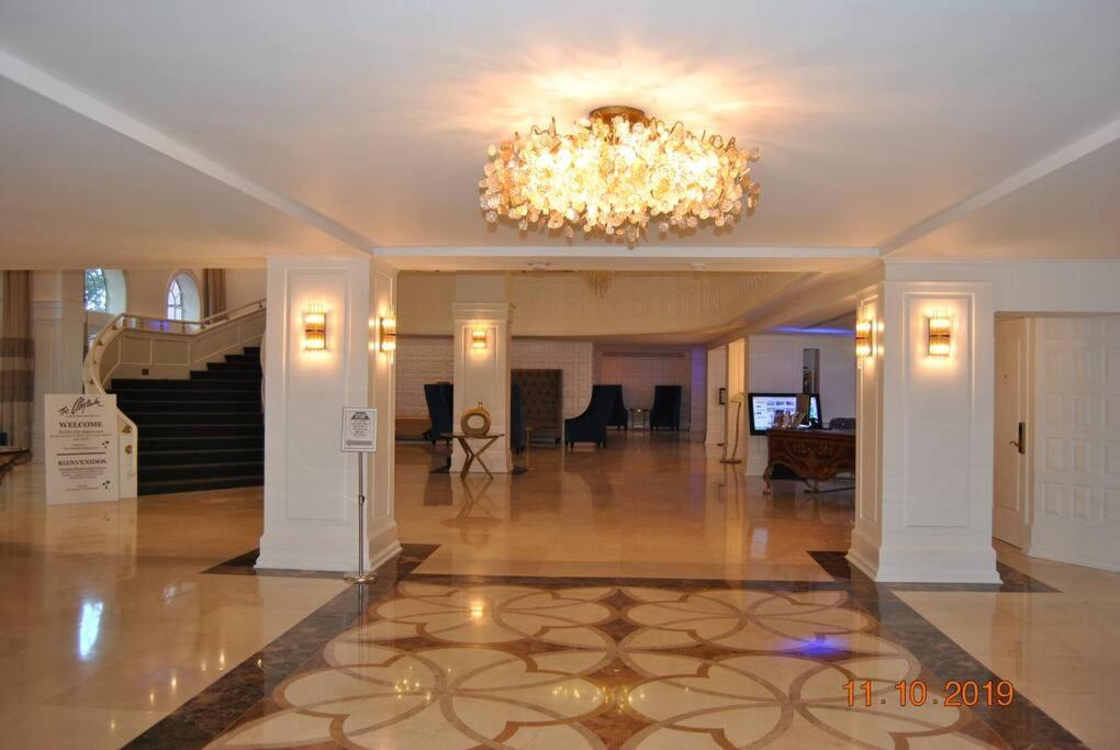 Luxury Beachfront 3 Bedroom Miami Condo, Miami Beach