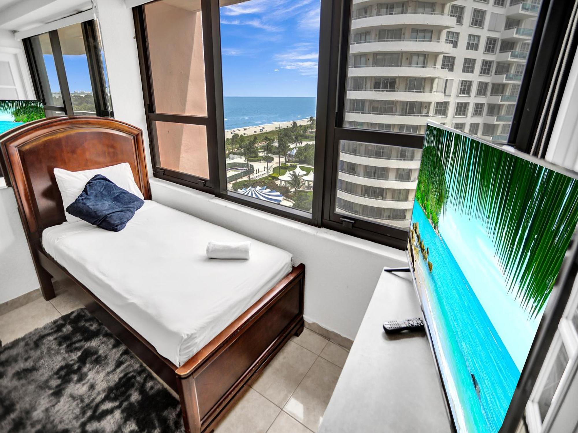 Perfect Ocean View Service 1109 *