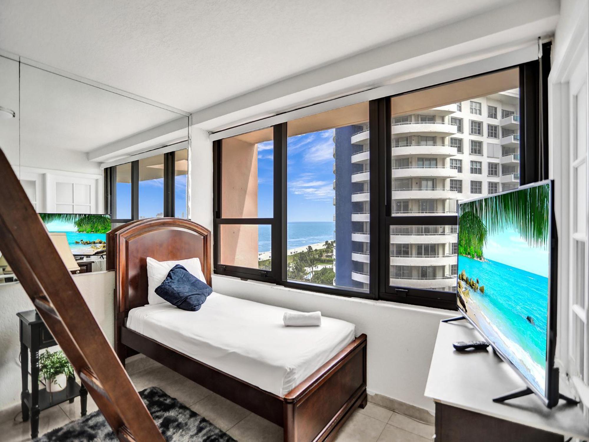 Perfect Ocean View Service 1109