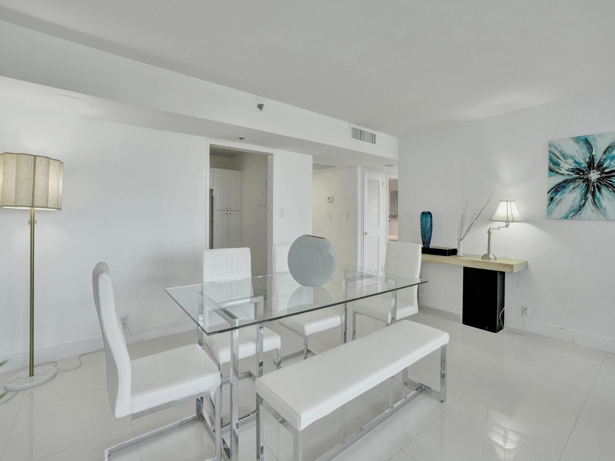 Beautiful Service 1020 Apartment