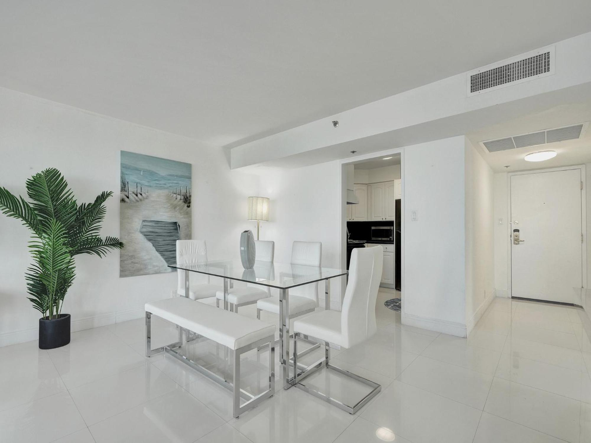 Beautiful Service 1020 Apartment *