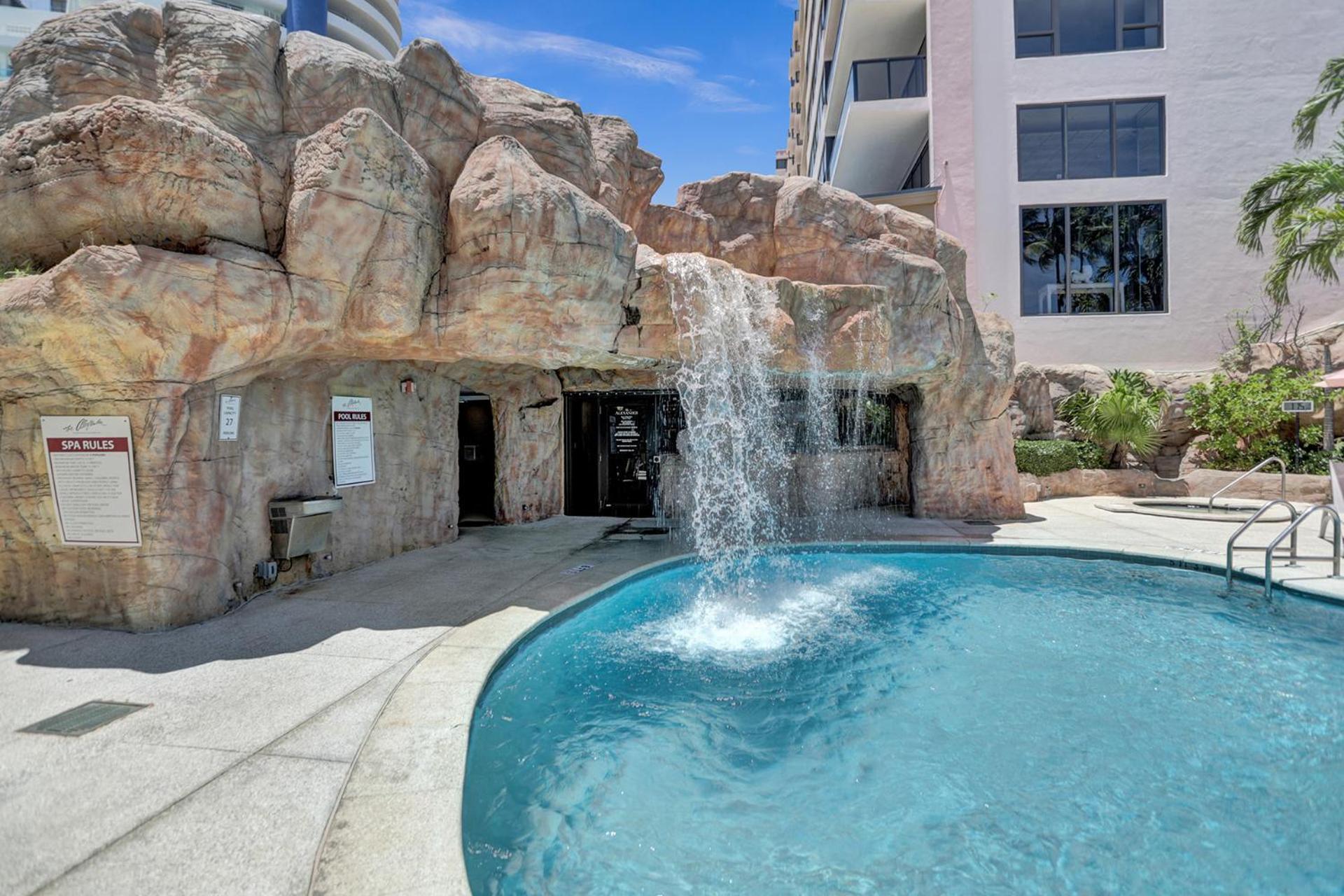 Awesome With Amenities 1016 Apartment