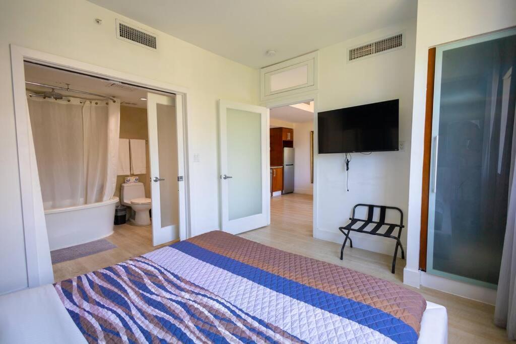 King Bed-apt With Rooftop Pool-bar D303 Miami Beach