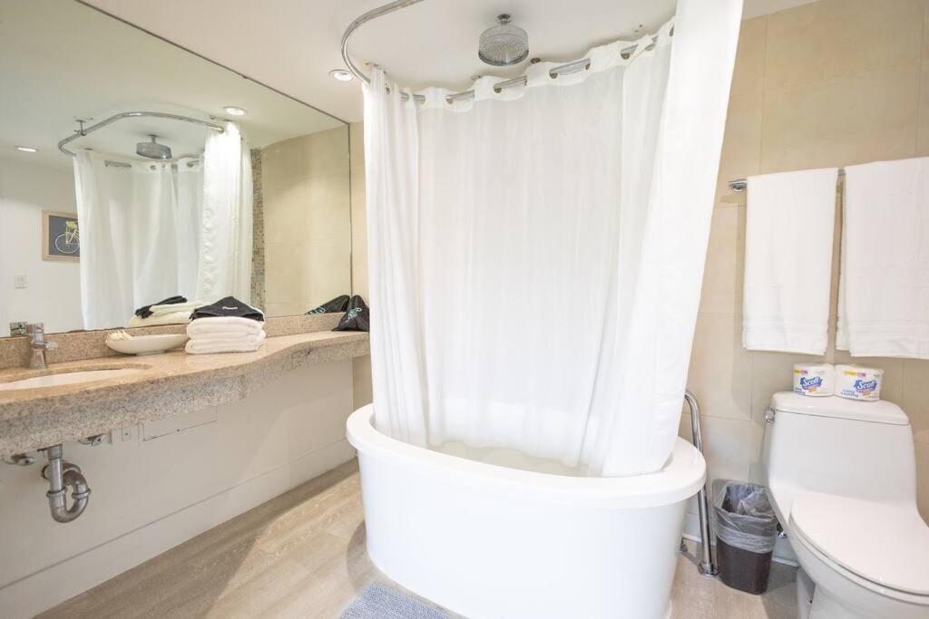 King Bed-apt With Rooftop Pool-bar D303 Apartment Miami Beach