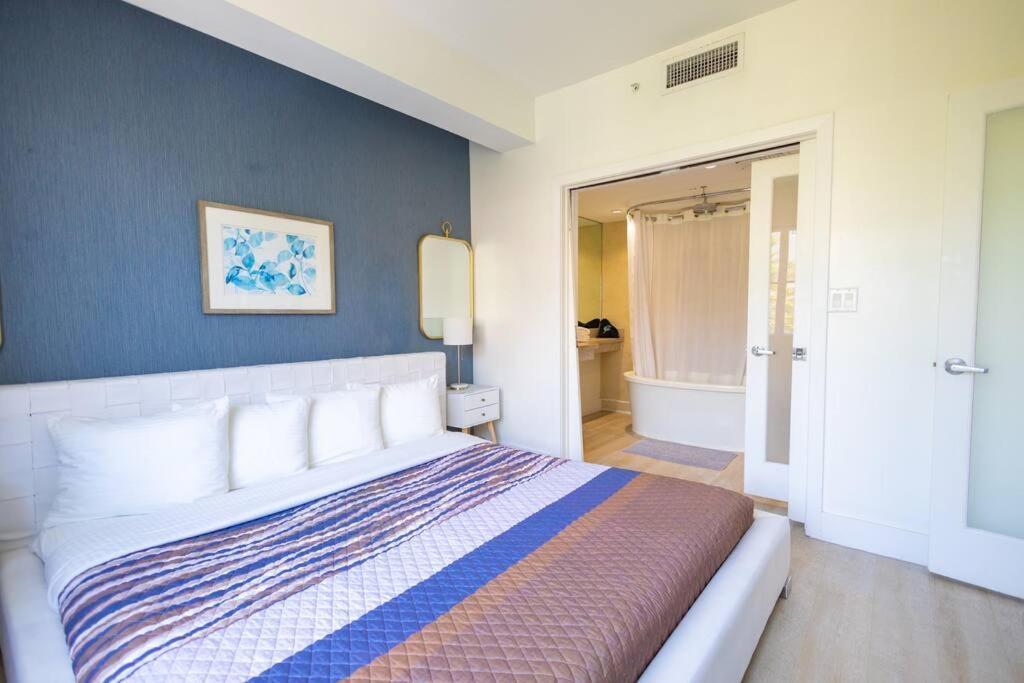 Apartment King Bed-apt With Rooftop Pool-bar D303 *