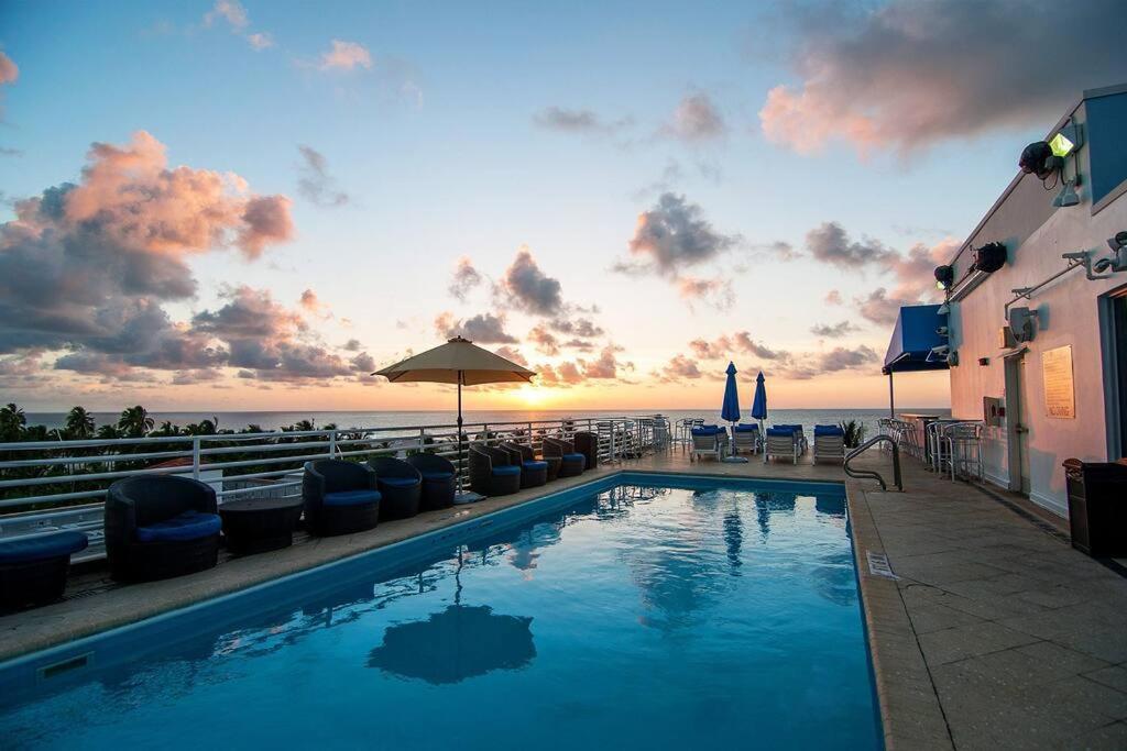 Apartment King 1 Bed With Rooftop Pool C202 *