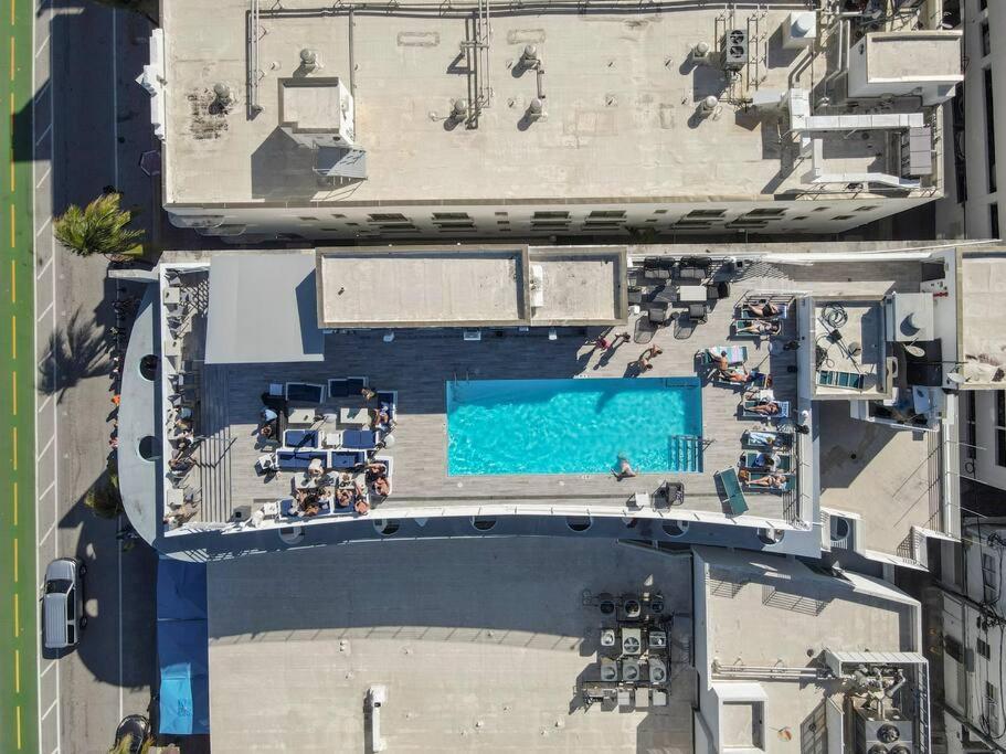King 1 Bed With Rooftop Pool C202 Apartment Miami Beach