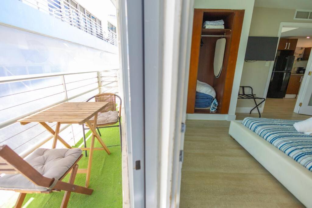 King 1 Bed With Rooftop Pool C202 Apartment Miami Beach