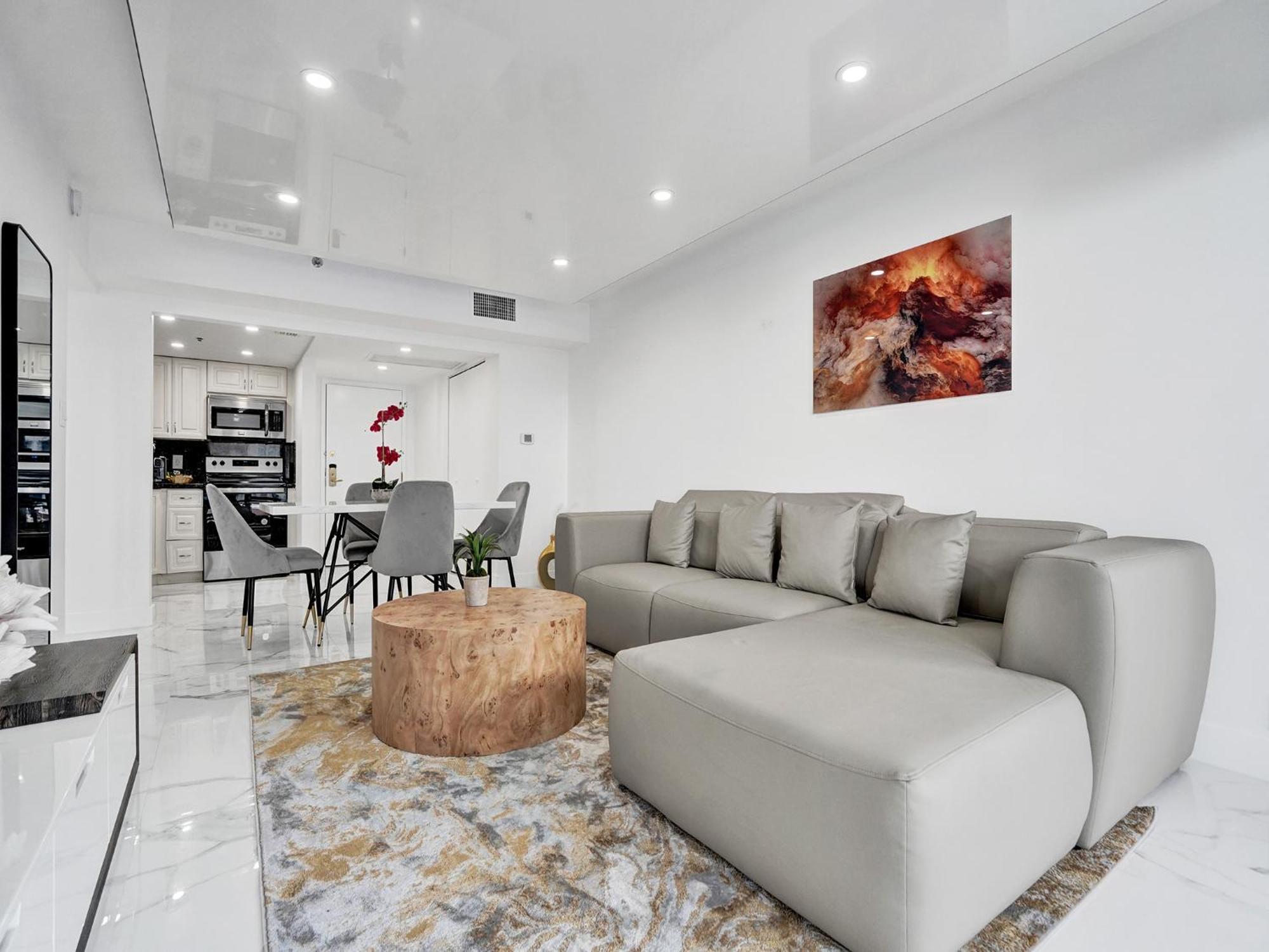 High Floor Miami Pool Service 1219 Apartment