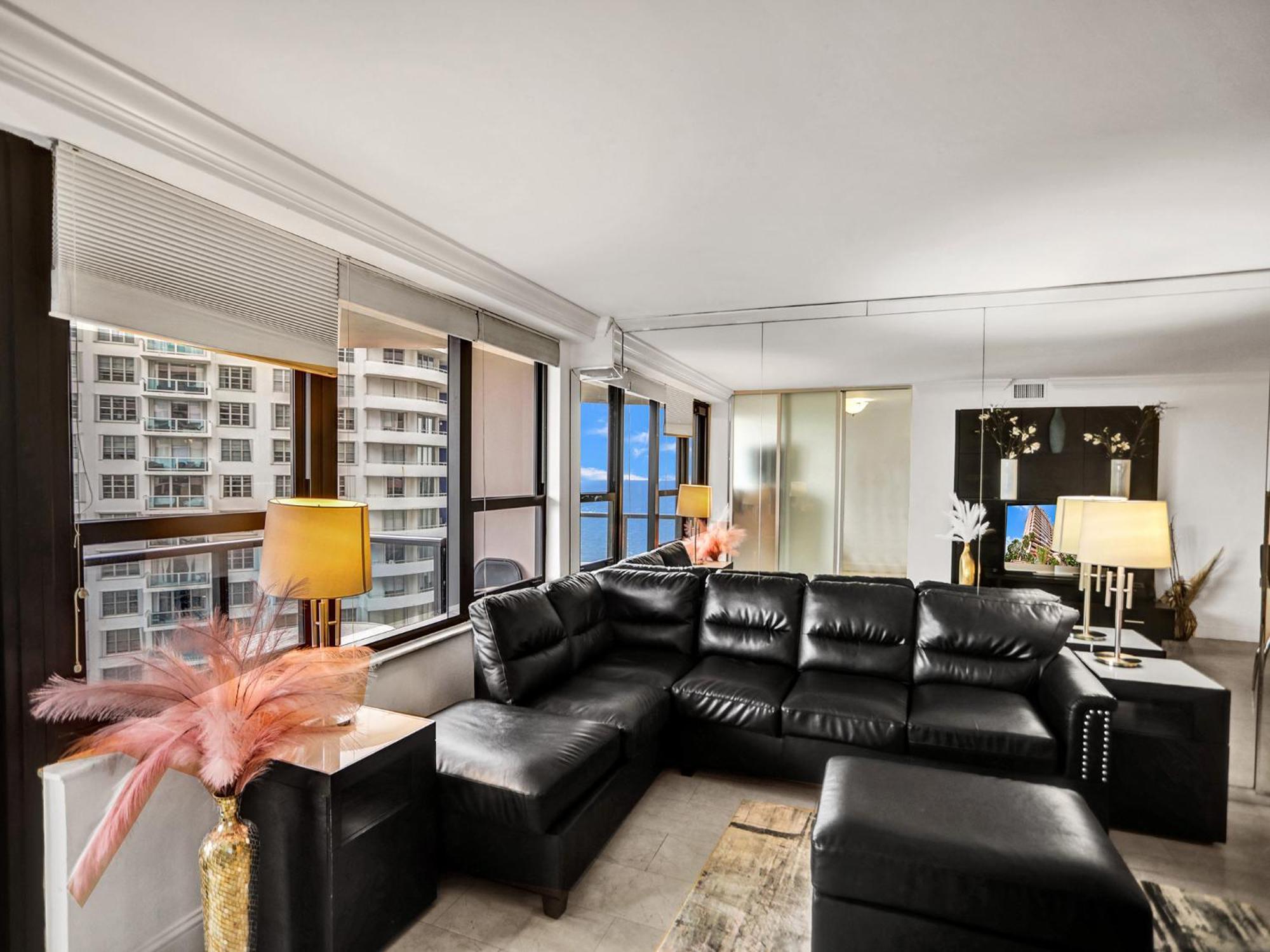 Stylish Ocean Retreat Service 1009 Apartment