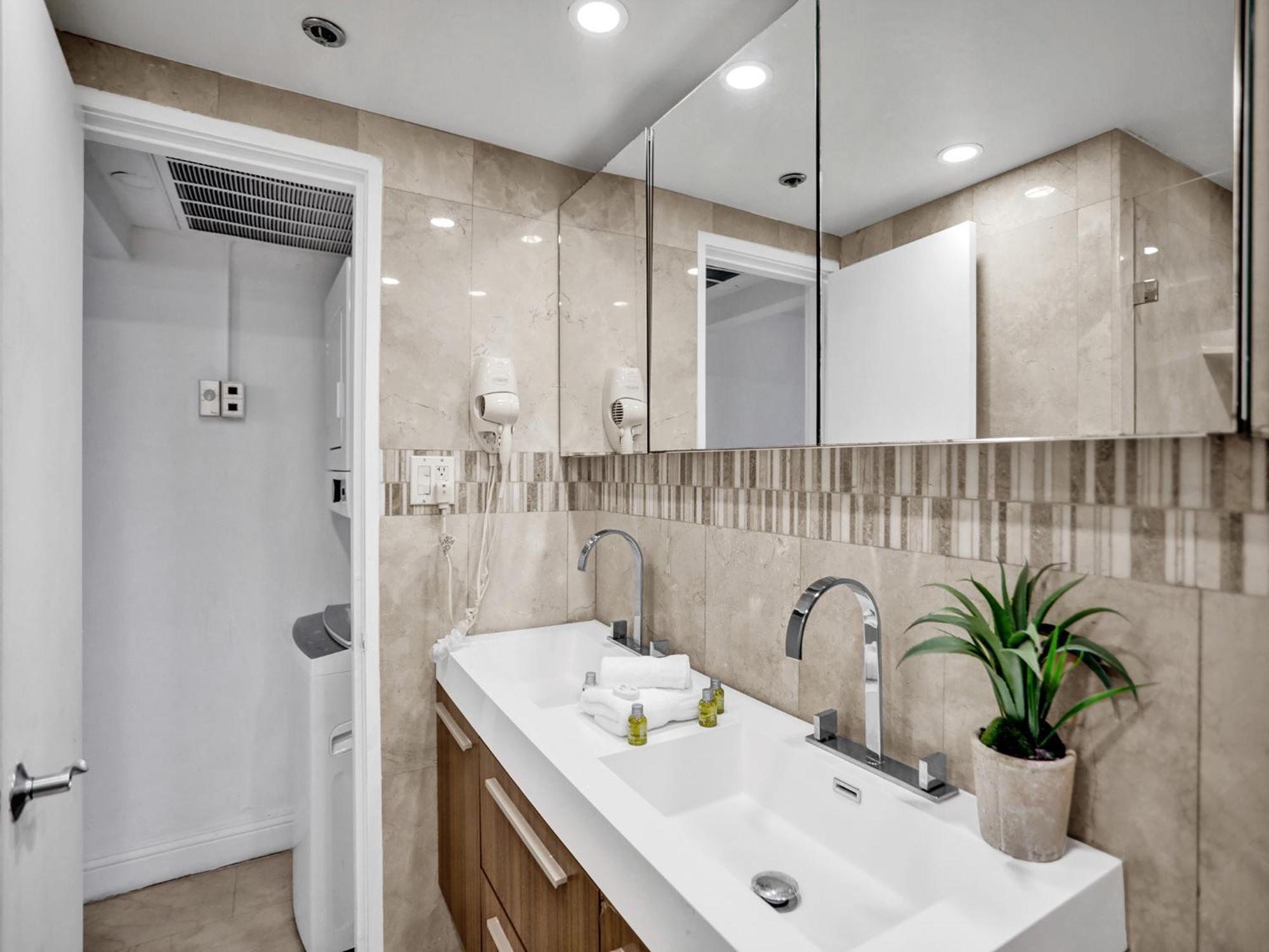 Apartment Stylish Ocean Retreat Service 1009 *