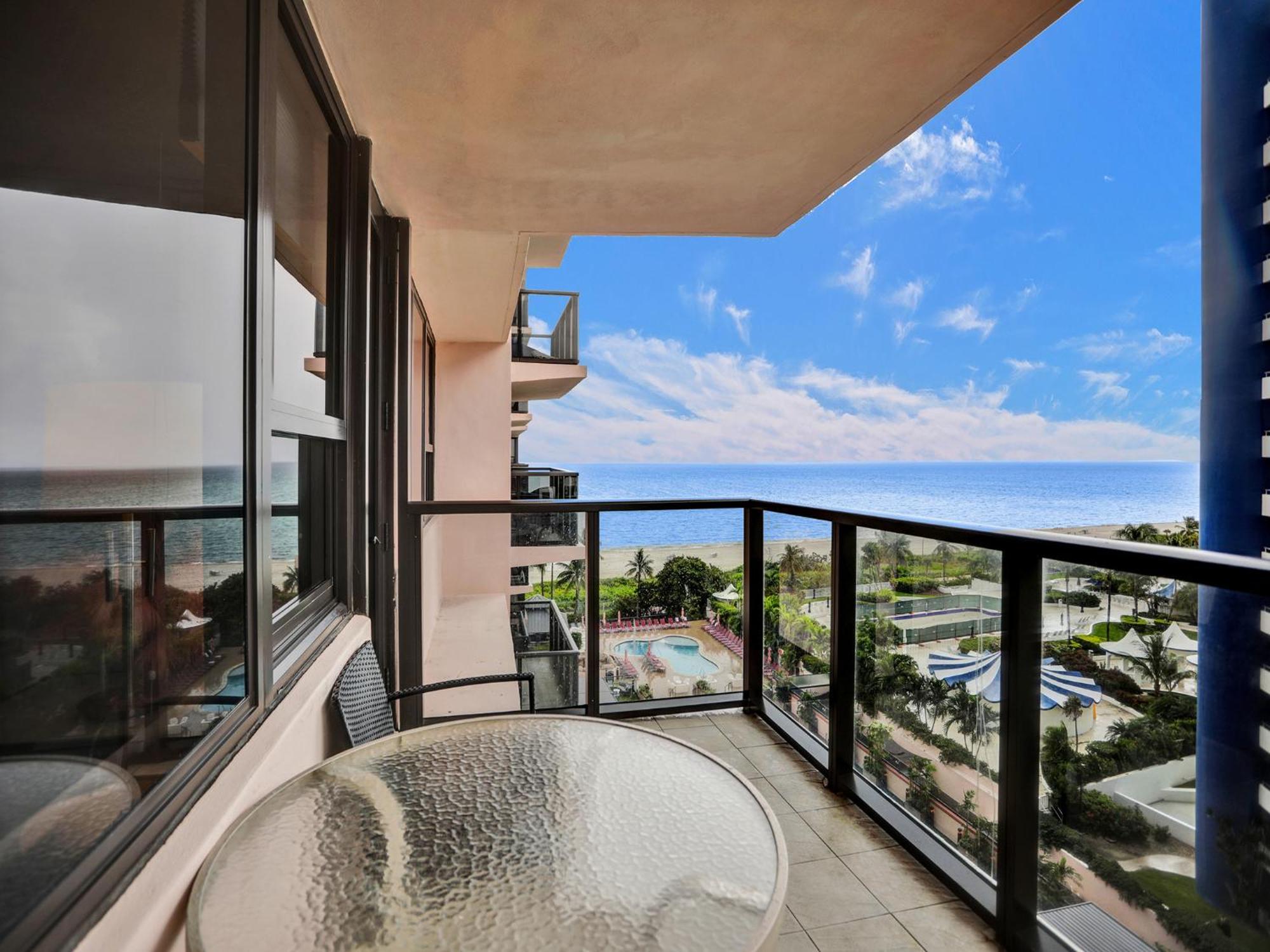 Stylish Ocean Retreat Service 1009 * Miami Beach