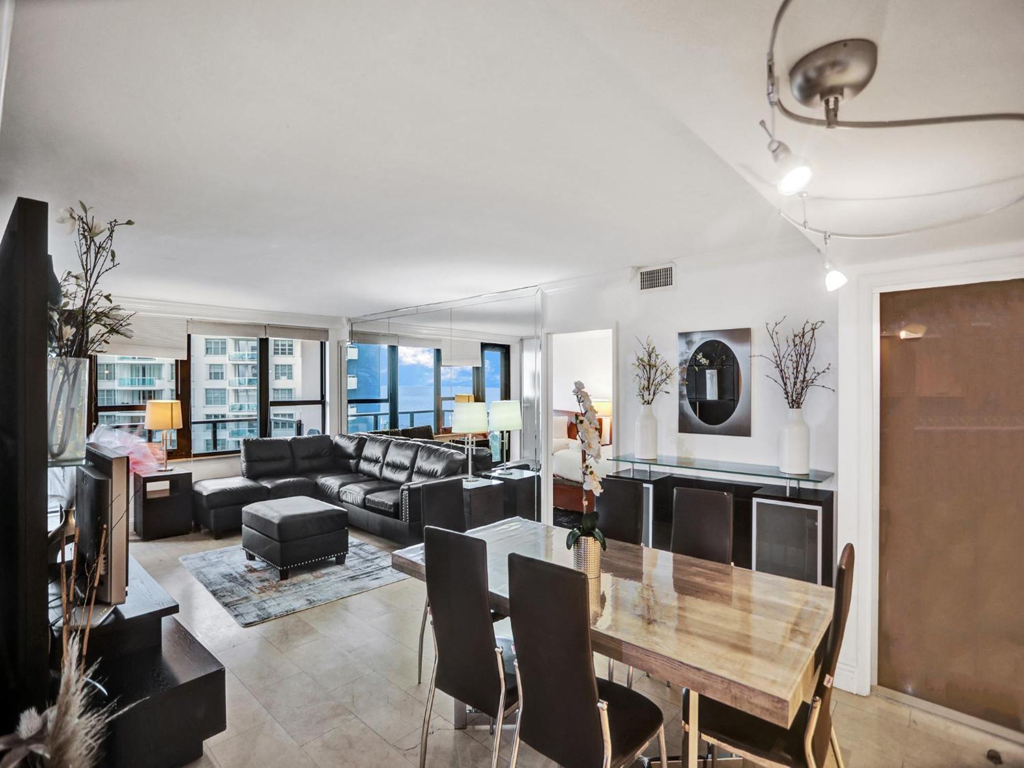 Stylish Ocean Retreat Service 1009 Apartment