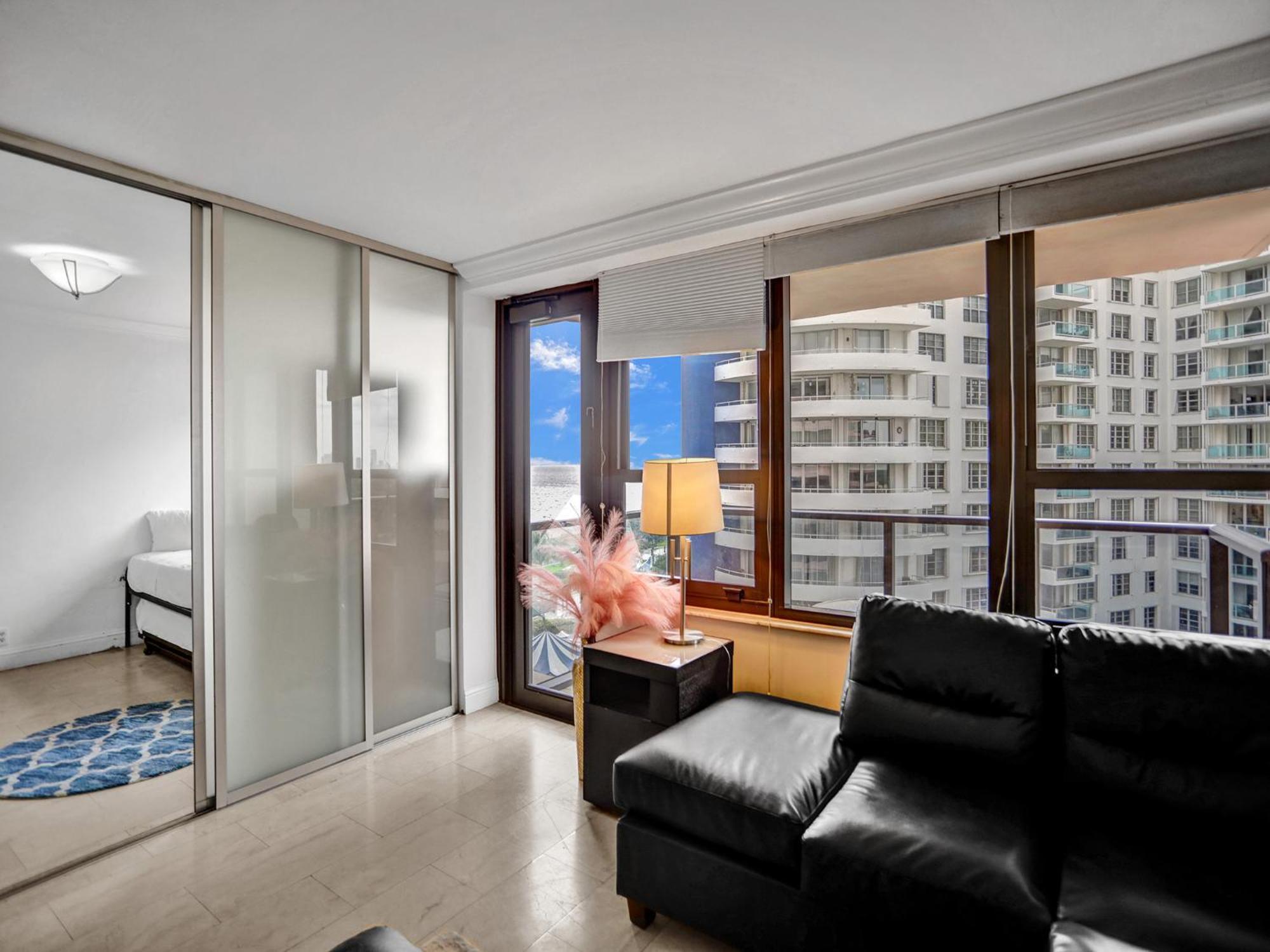 Apartment Stylish Ocean Retreat Service 1009 Miami Beach