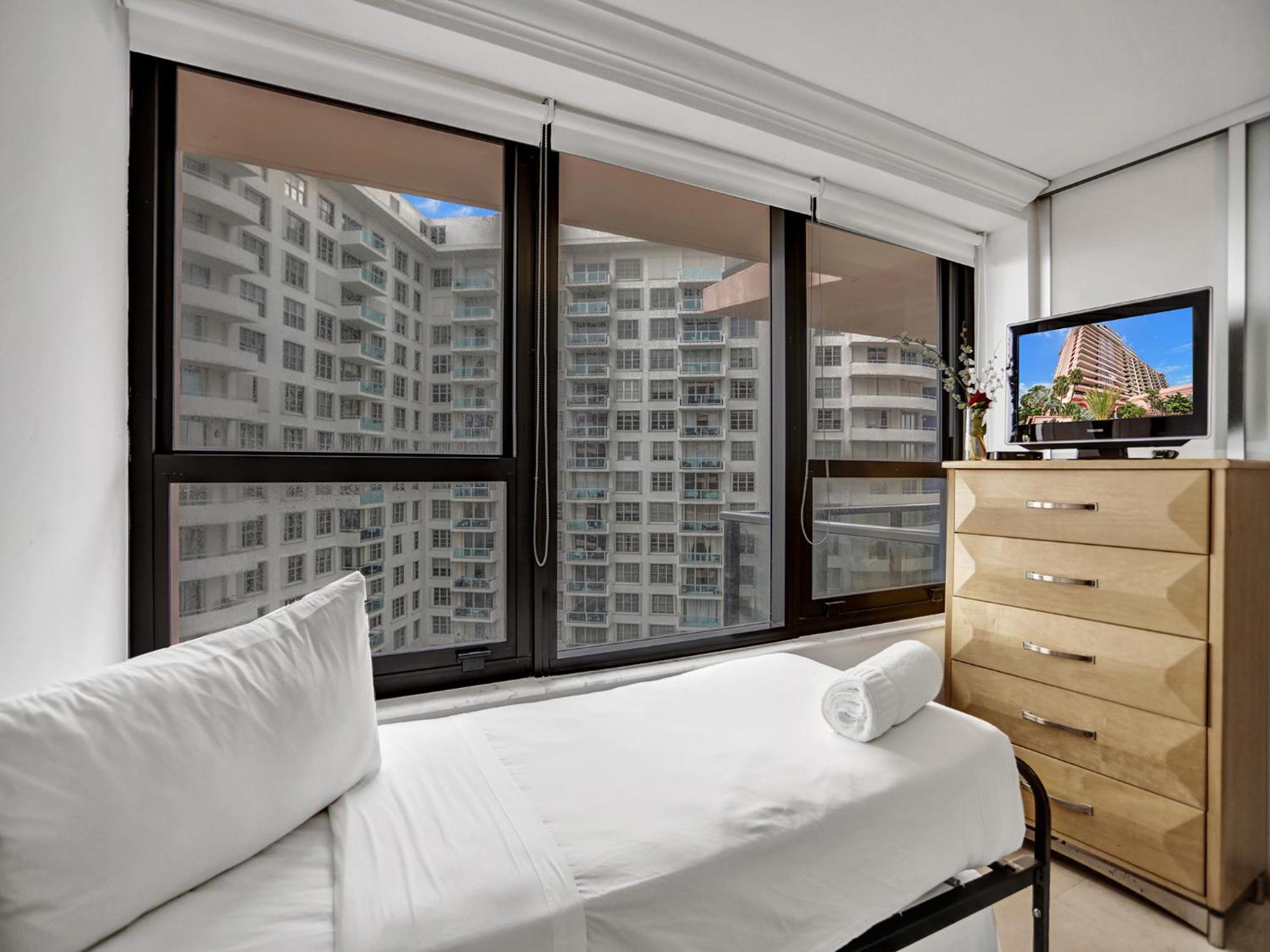 Apartment Stylish Ocean Retreat Service 1009 Miami Beach