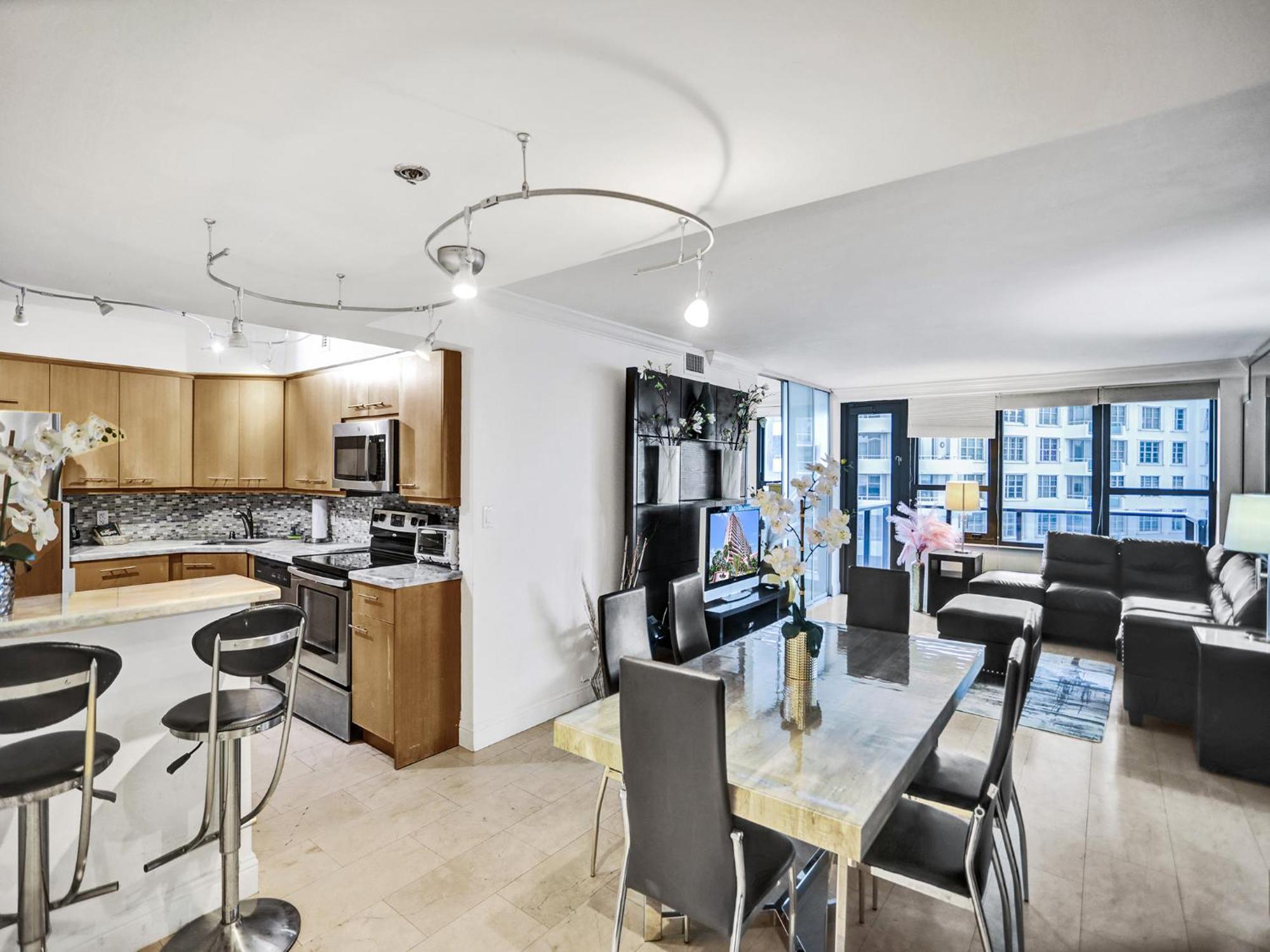 Stylish Ocean Retreat Service 1009 Apartment *