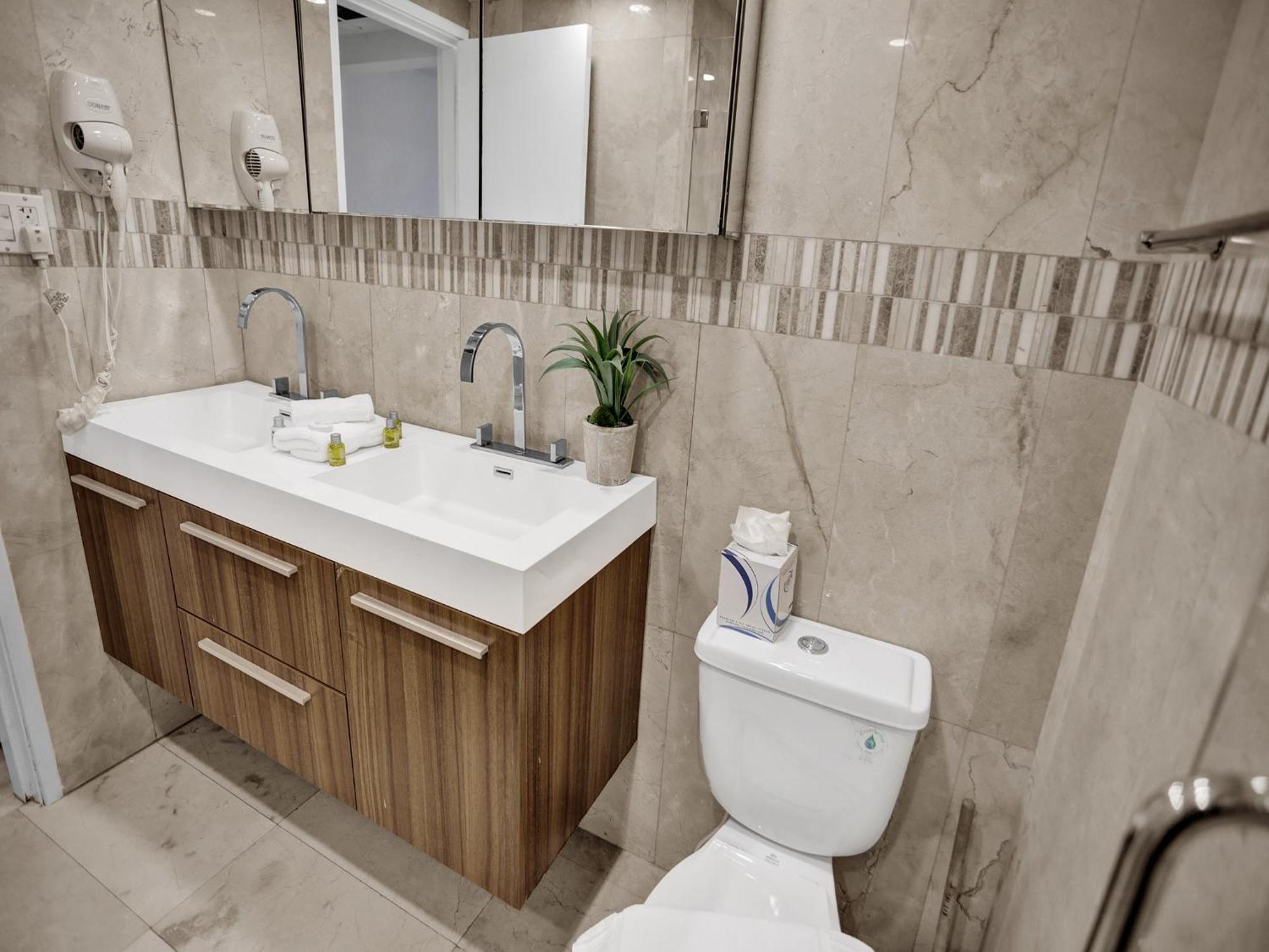 Stylish Ocean Retreat Service 1009 *