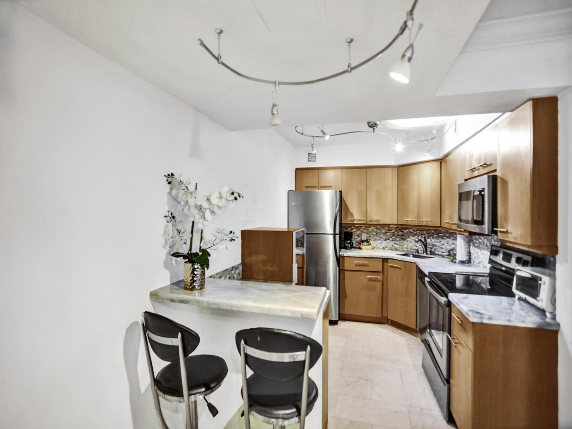 Stylish Ocean Retreat Service 1009 * Miami Beach