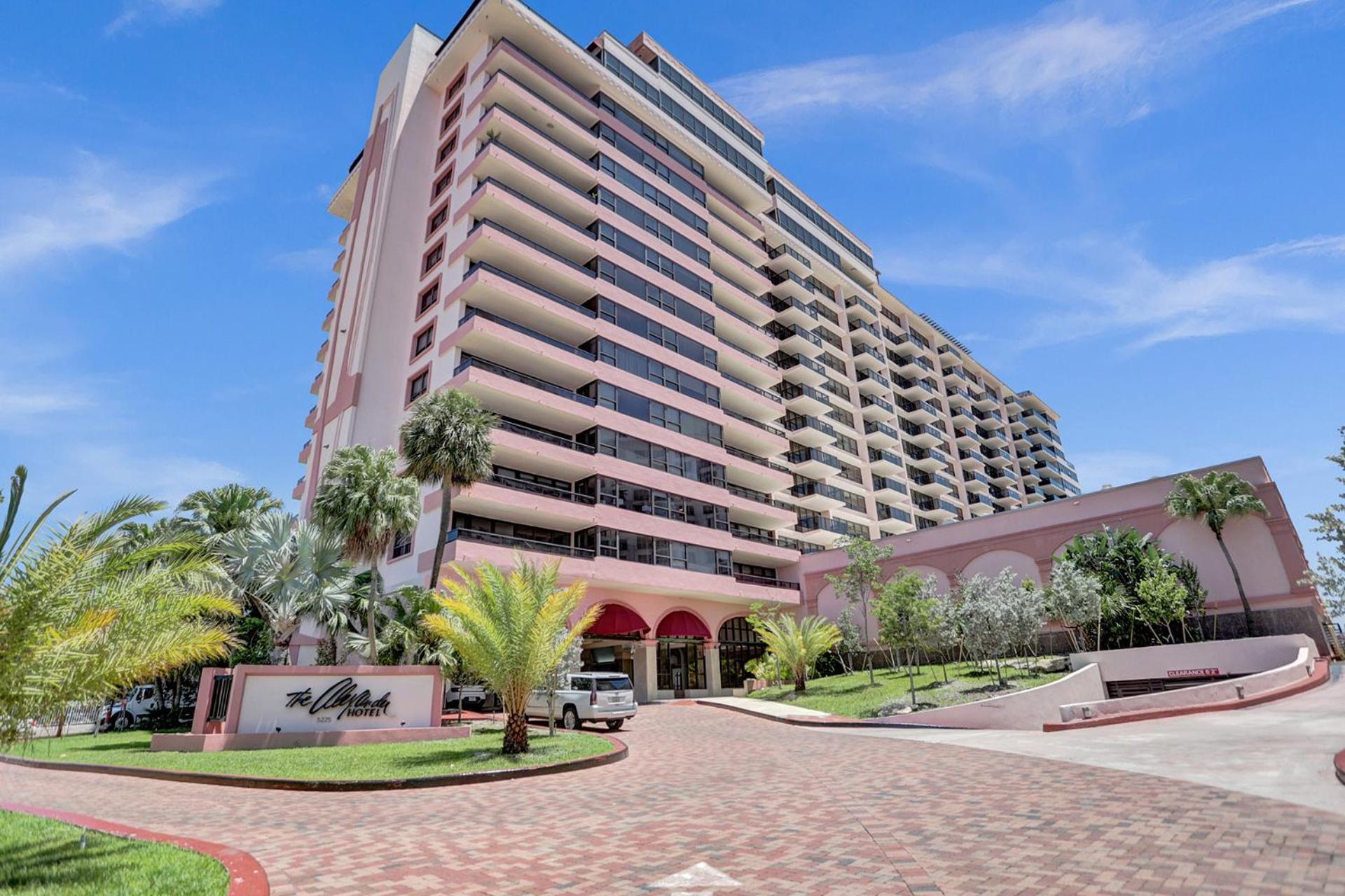 Stylish Ocean Retreat Service 1009 Miami Beach