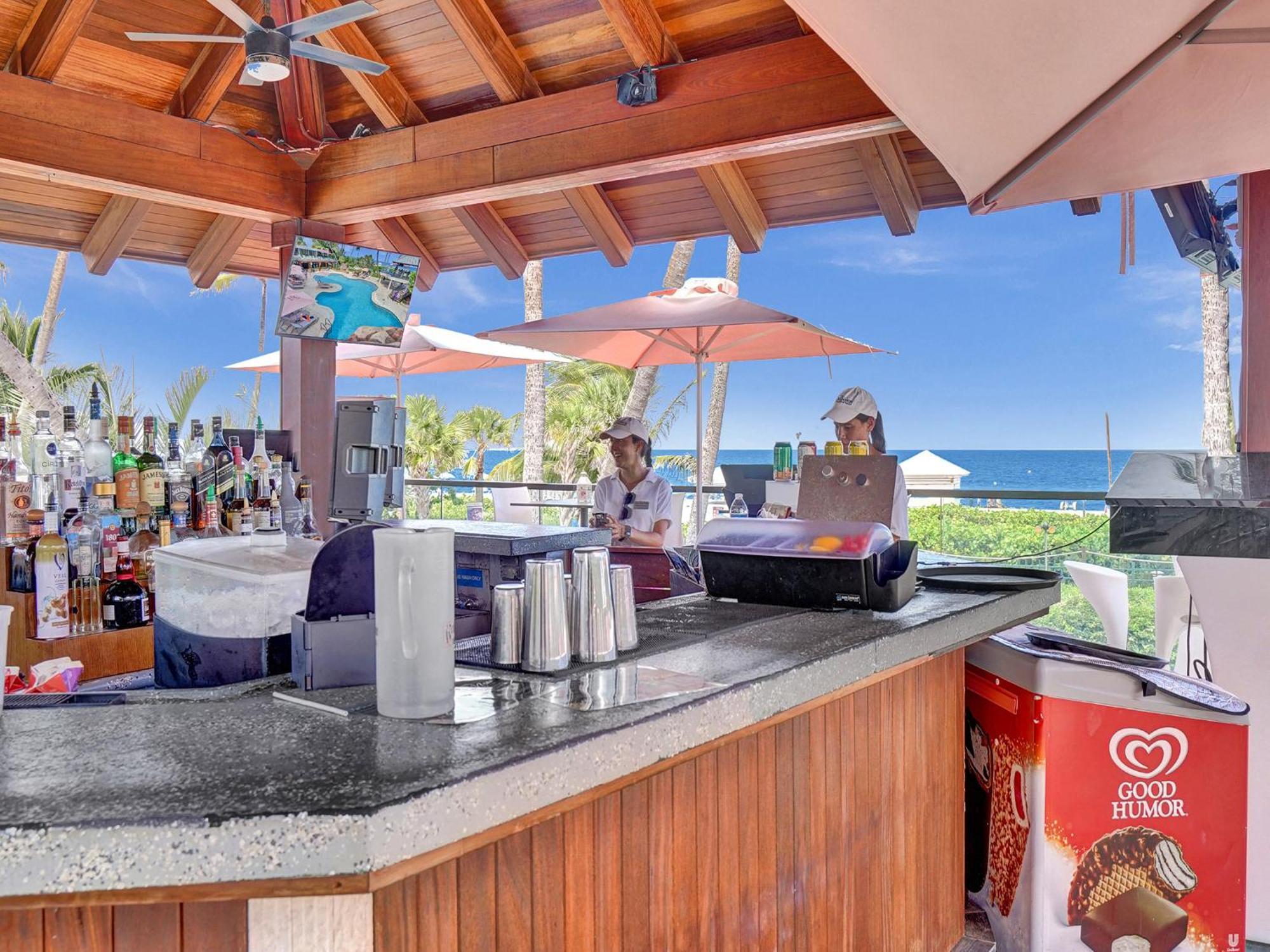 Apartment Stylish Ocean Retreat Service 1009
