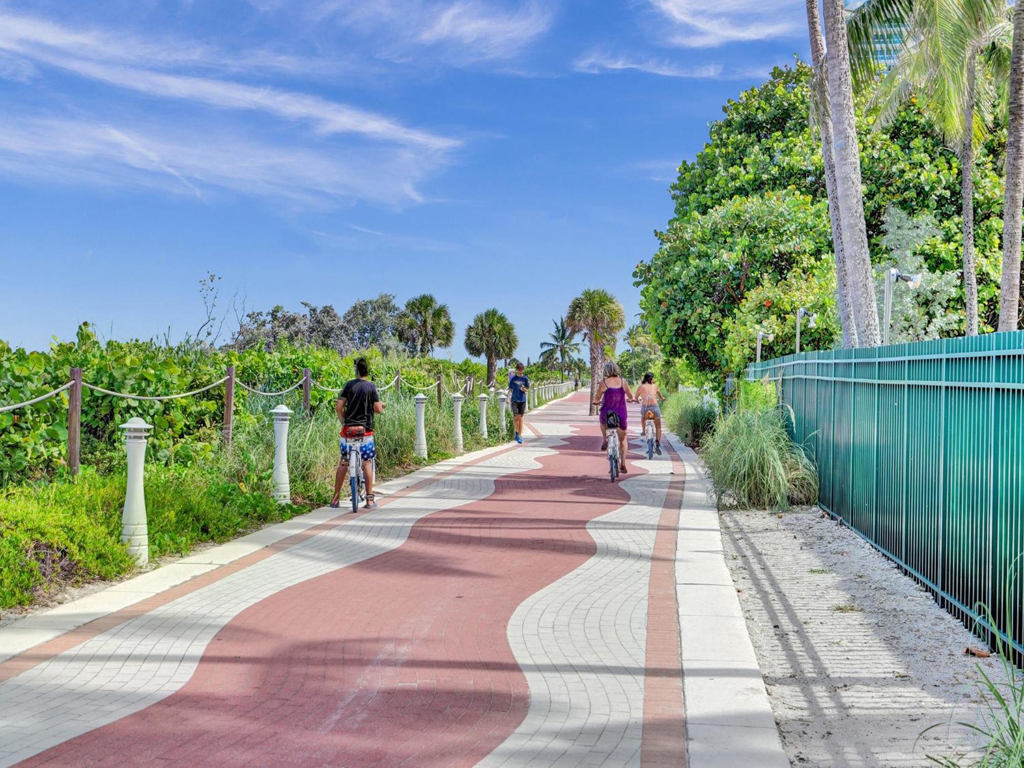 Stylish Ocean Retreat Service 1009 Miami Beach