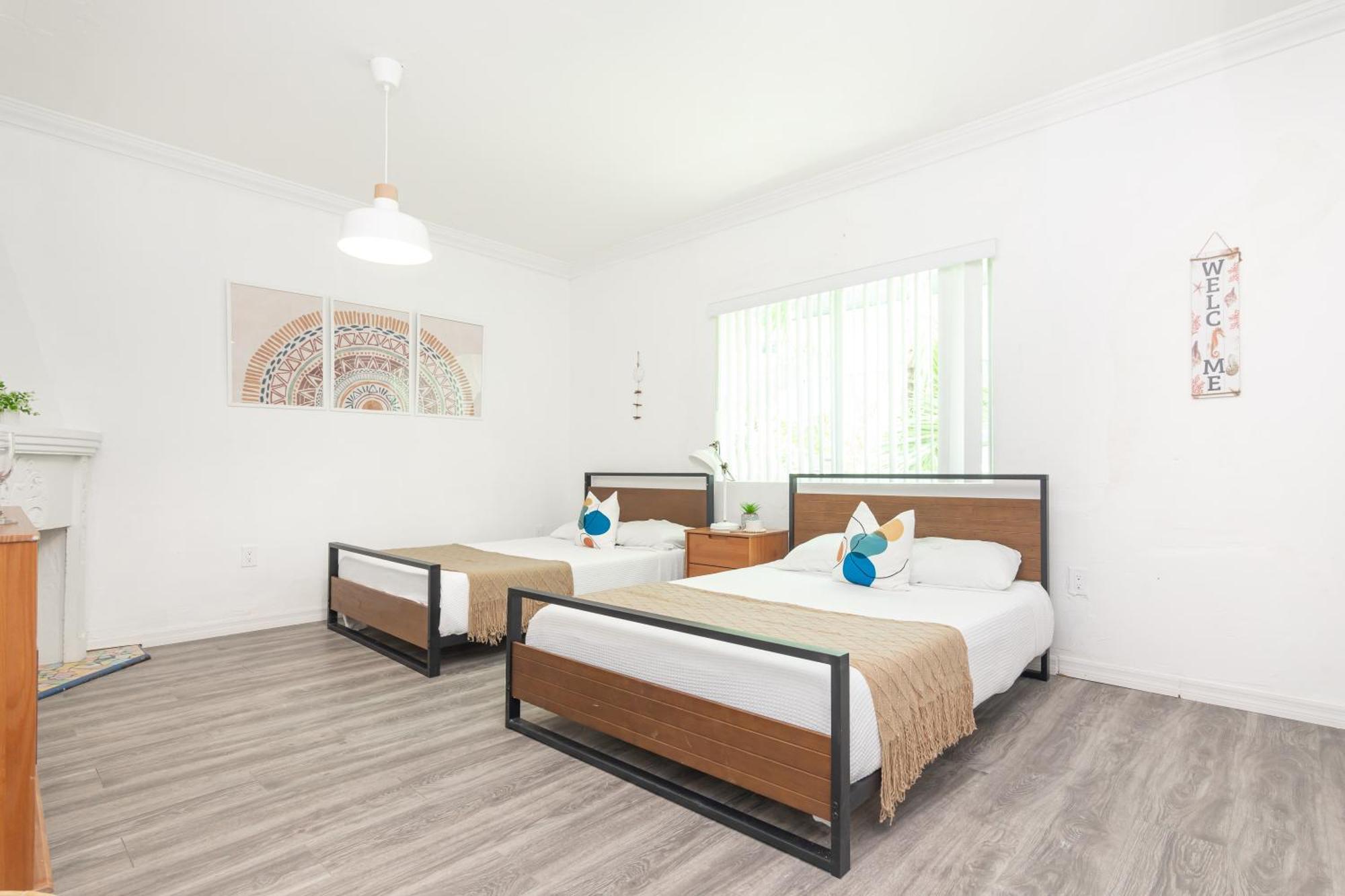 West Deco Aparthotel