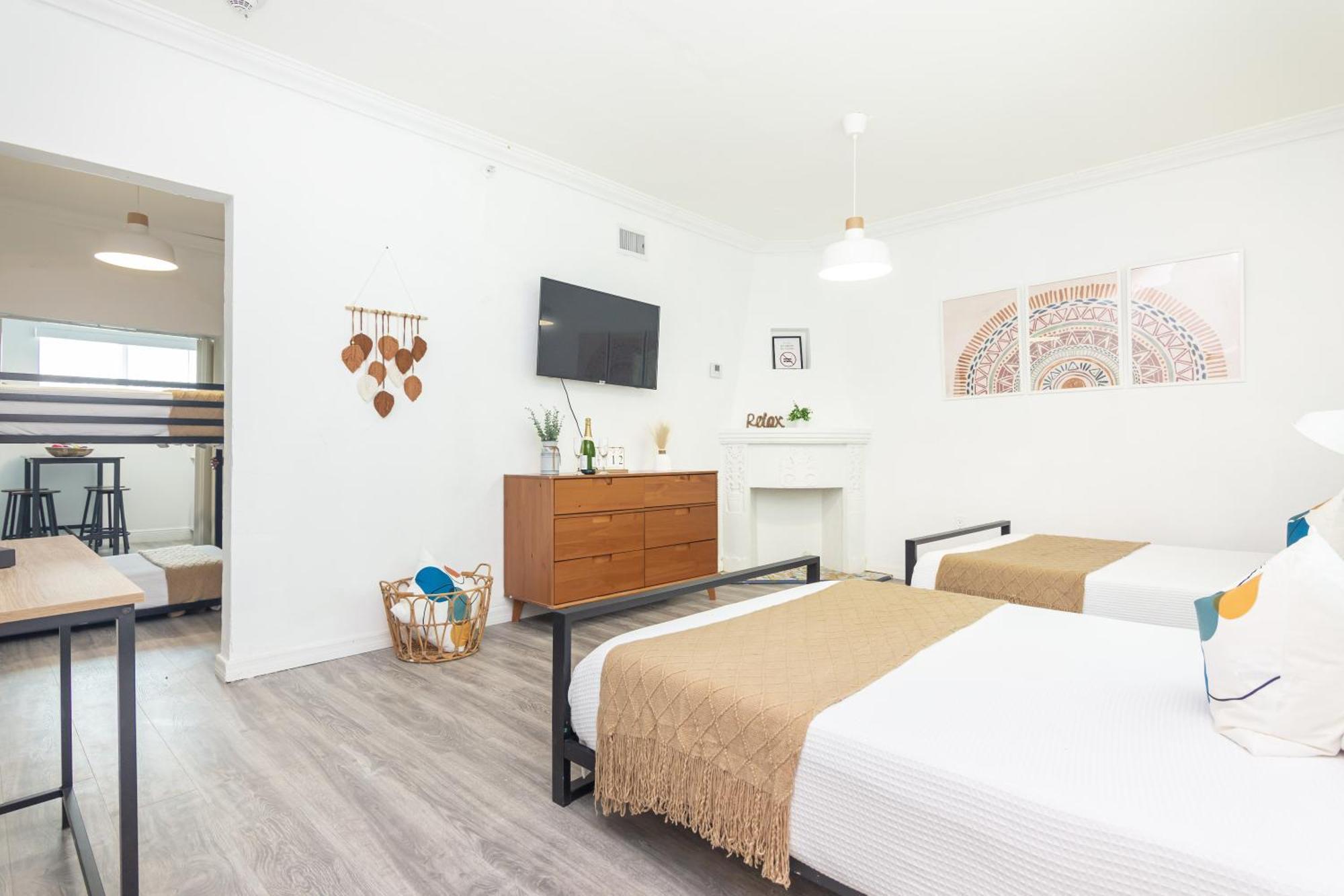 West Deco Aparthotel *