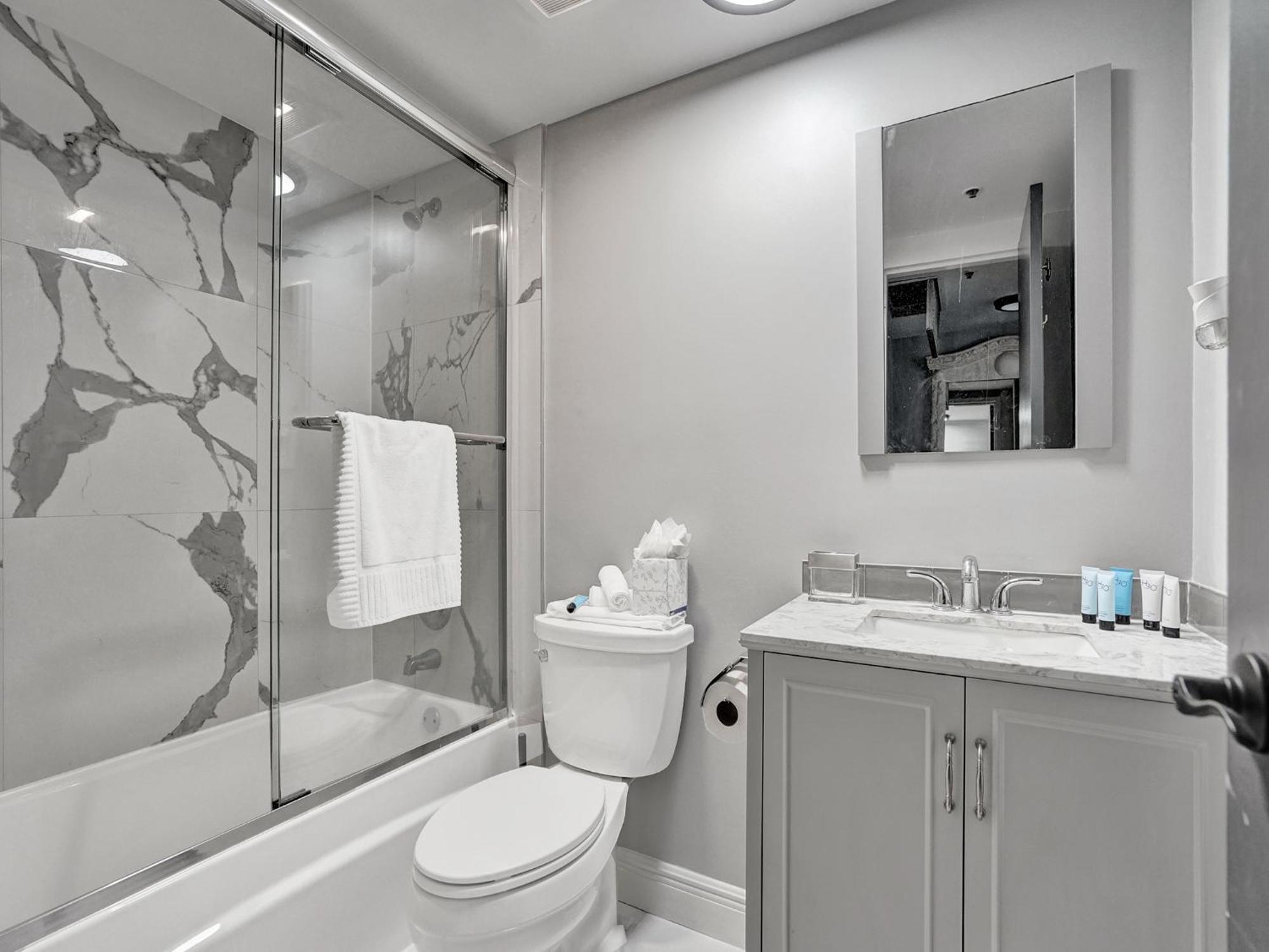 Apartment Cozy Beachfront 2 Bdr Miami 406