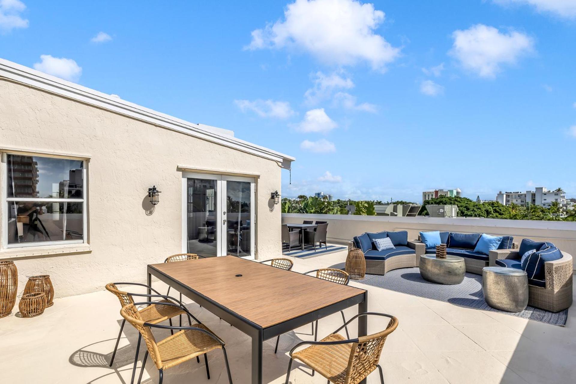 Gorgeous Coastal Ph With Large Private Terrace