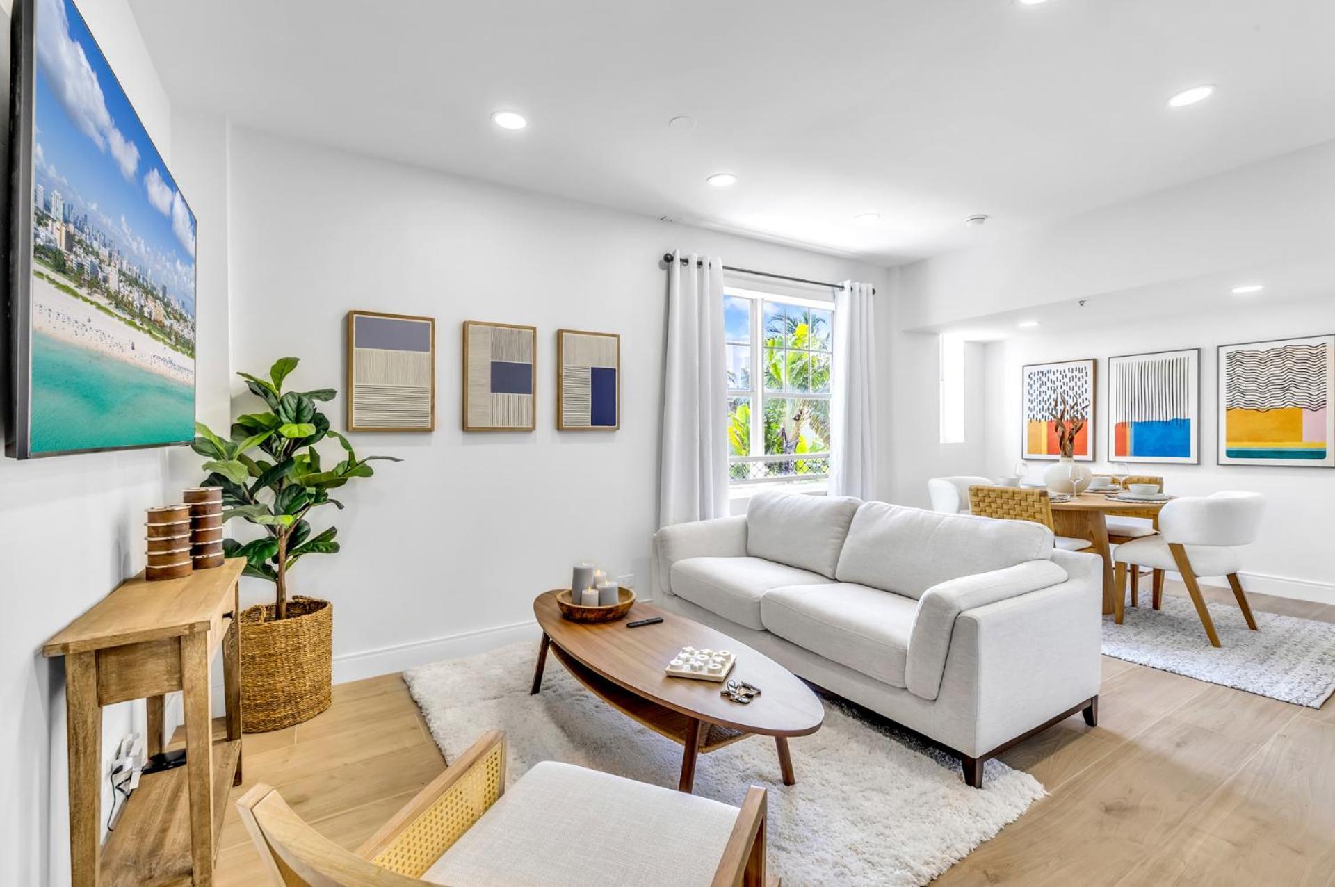 Gorgeous Coastal Ph With Large Private Terrace Apartment