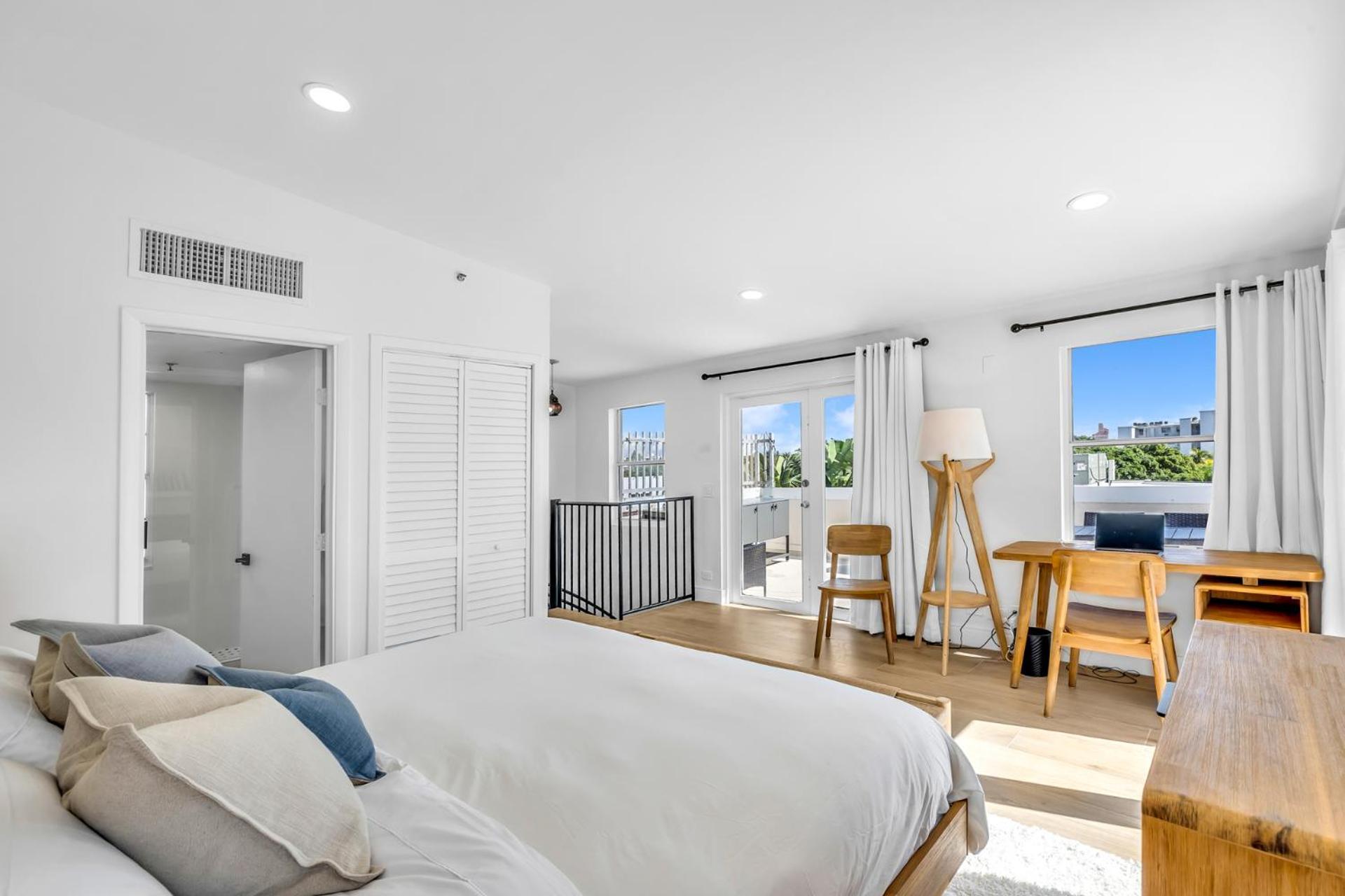 Apartment Gorgeous Coastal Ph With Large Private Terrace Miami Beach