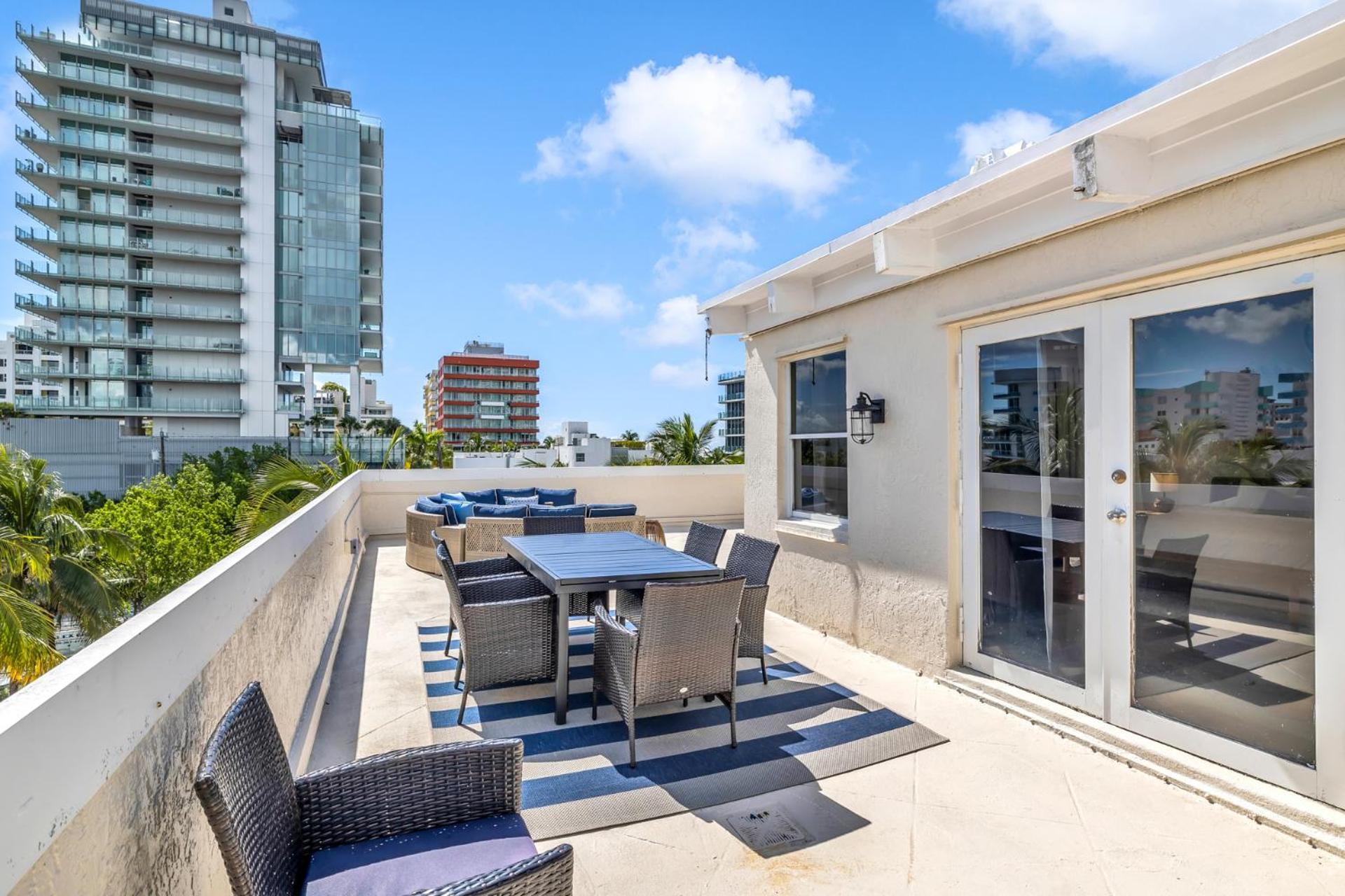 Gorgeous Coastal Ph With Large Private Terrace