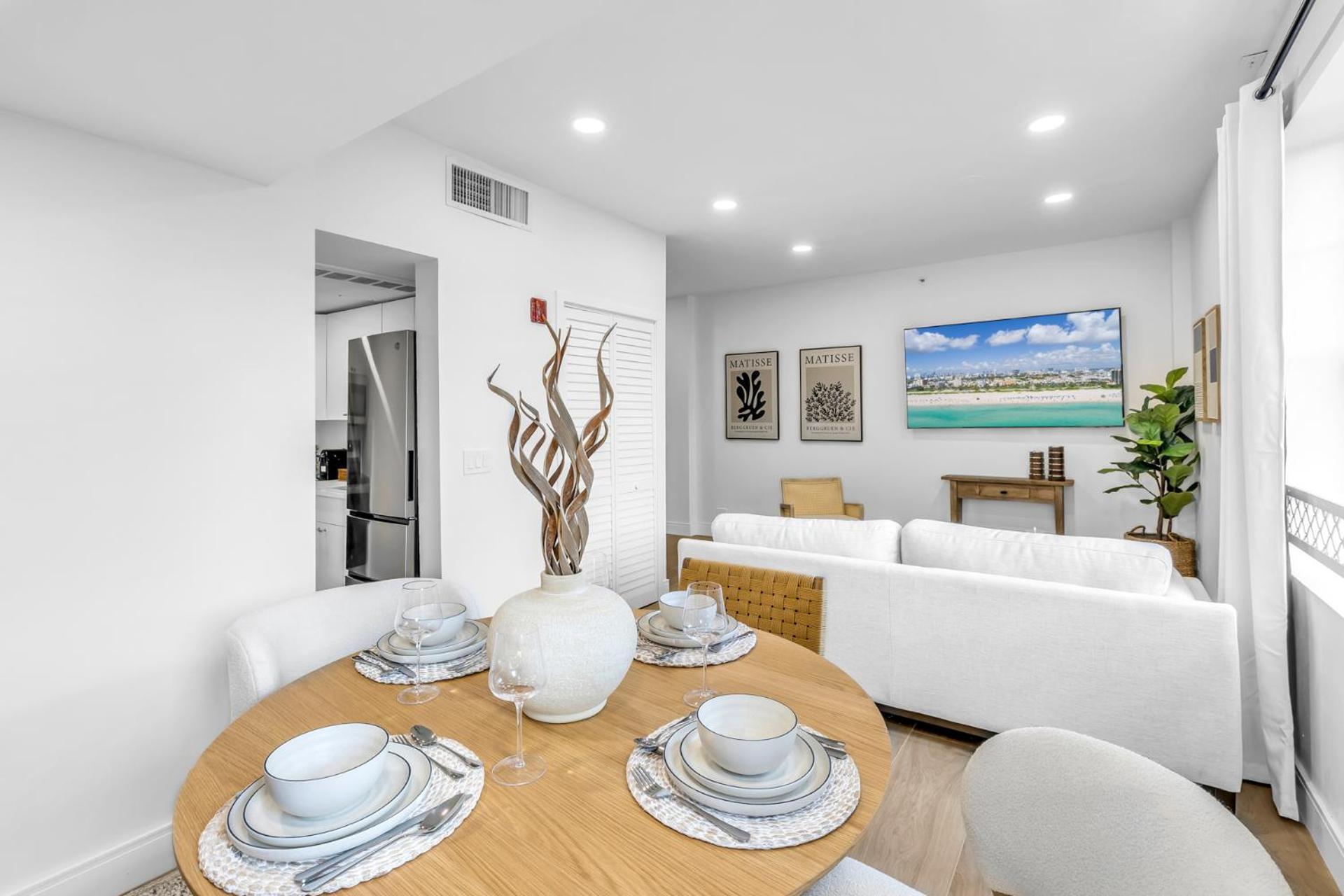 Gorgeous Coastal Ph With Large Private Terrace Apartment