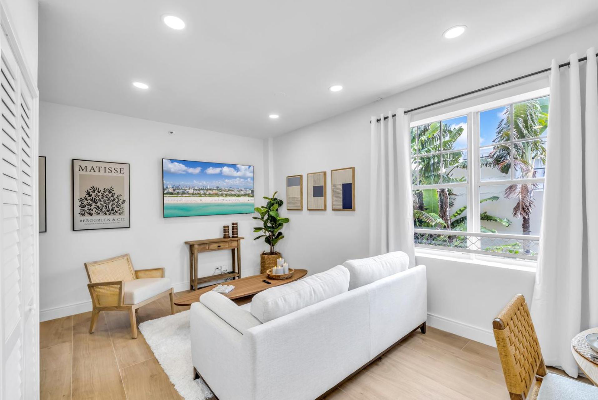 Gorgeous Coastal Ph With Large Private Terrace Apartment *