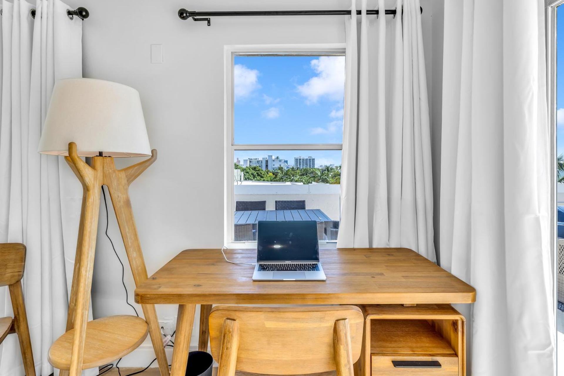 Gorgeous Coastal Ph With Large Private Terrace