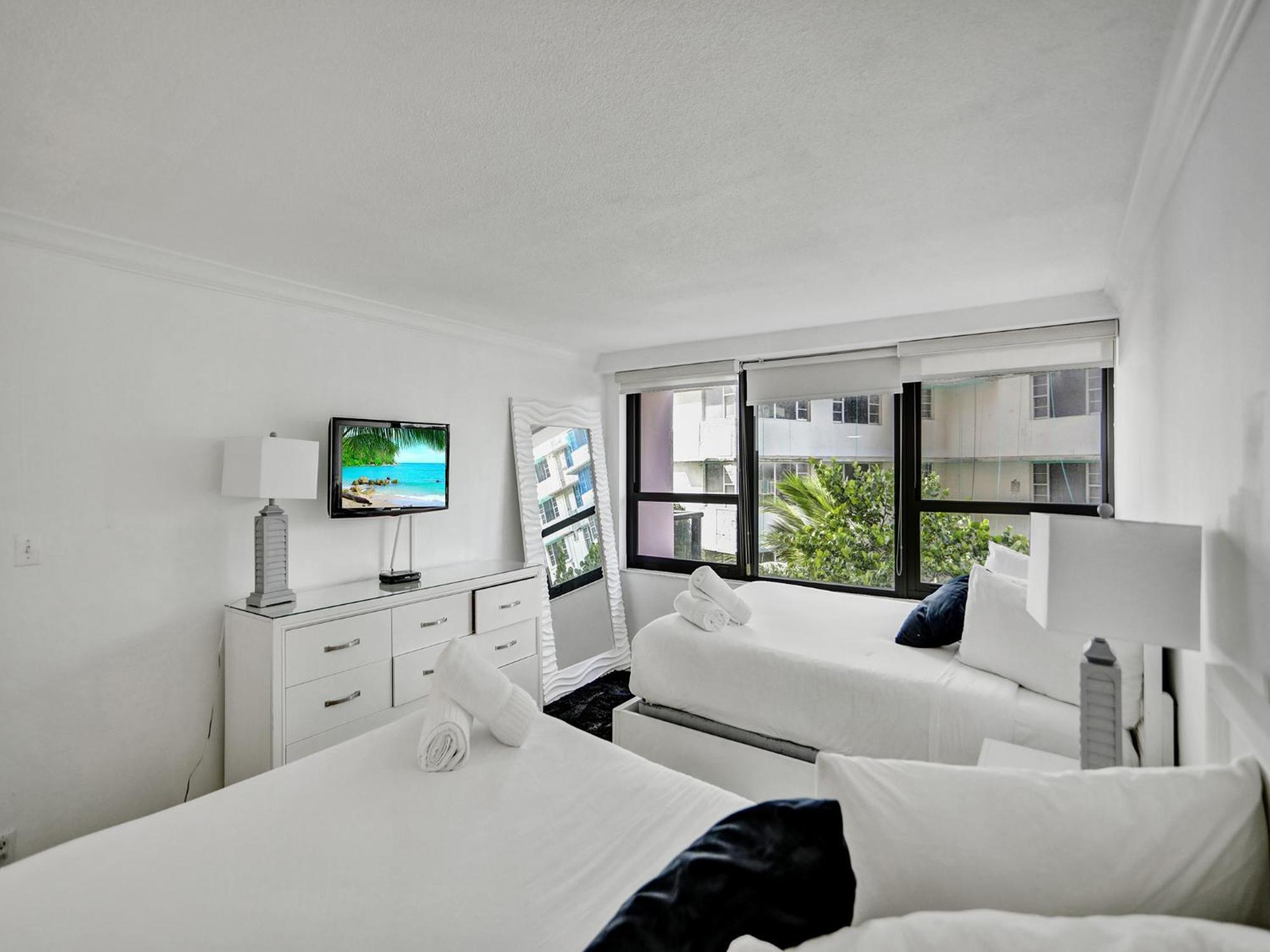 Charming Ocean View Service 516 * Miami Beach