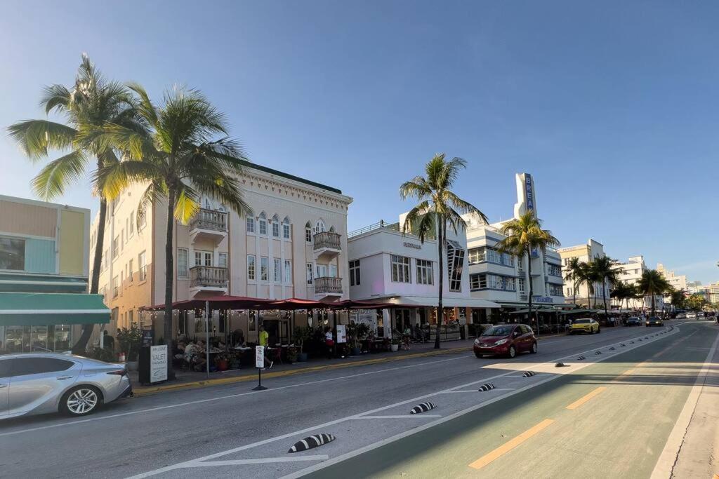 Ocean Drive W Balcony Walk To The Apartment Miami Beach