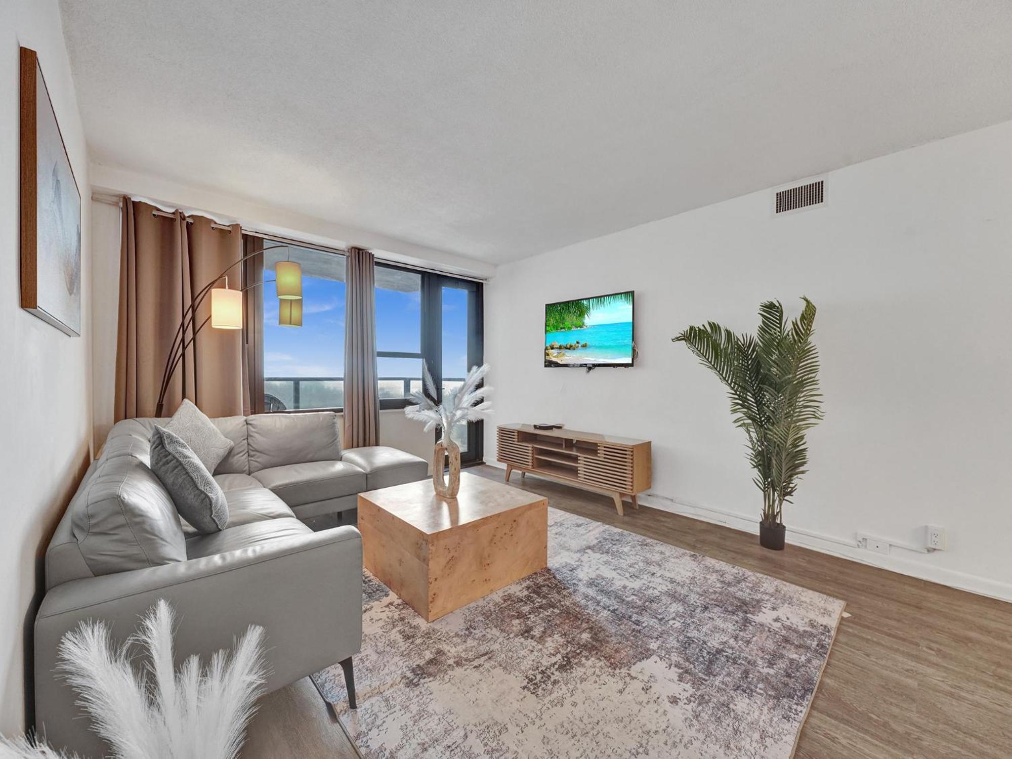 Ocean View Retreat Service 606 Apartment Miami Beach