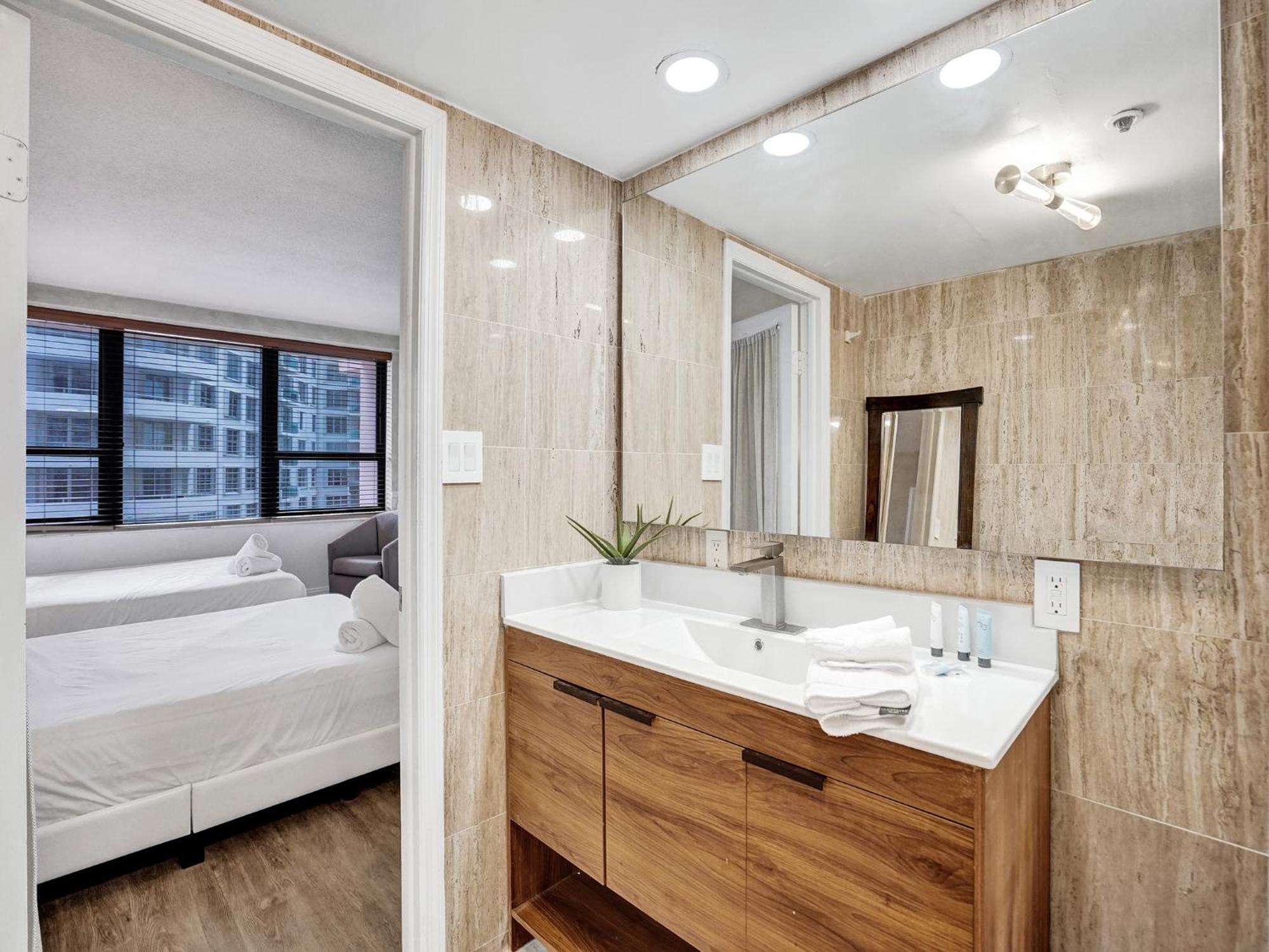 Amazing Ocean View Service 607