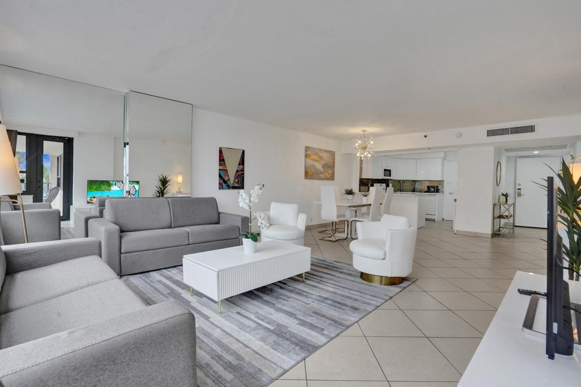 Spacious Ocean View 601